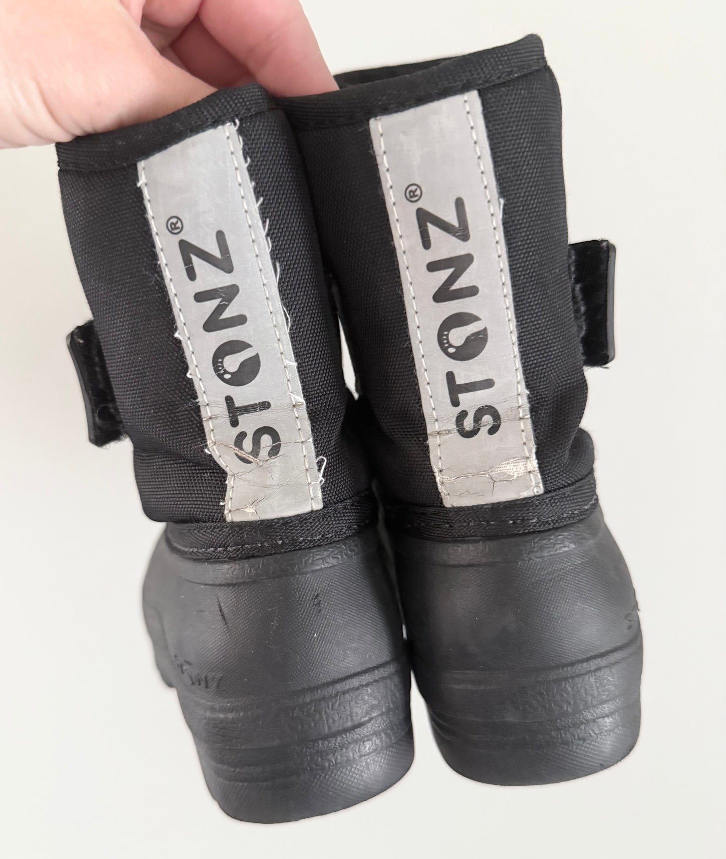 Stonz Black & Gold Star Trek Winter Boots (7)