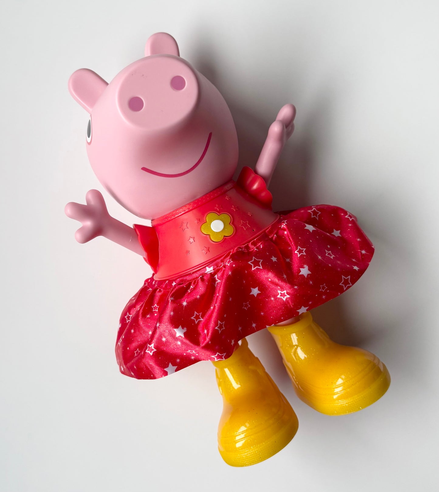 Peppa Pig Peppa’s Muddy Puddles Party Singing and Dancing Doll