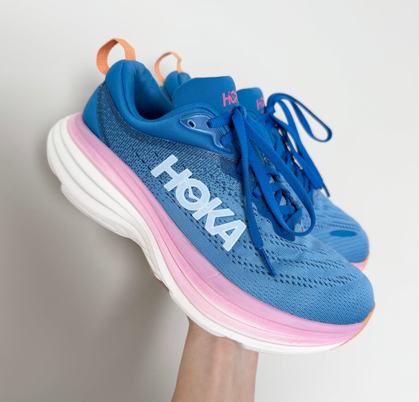Women’s HOKA One One Bondi 8 Runners (US6D)