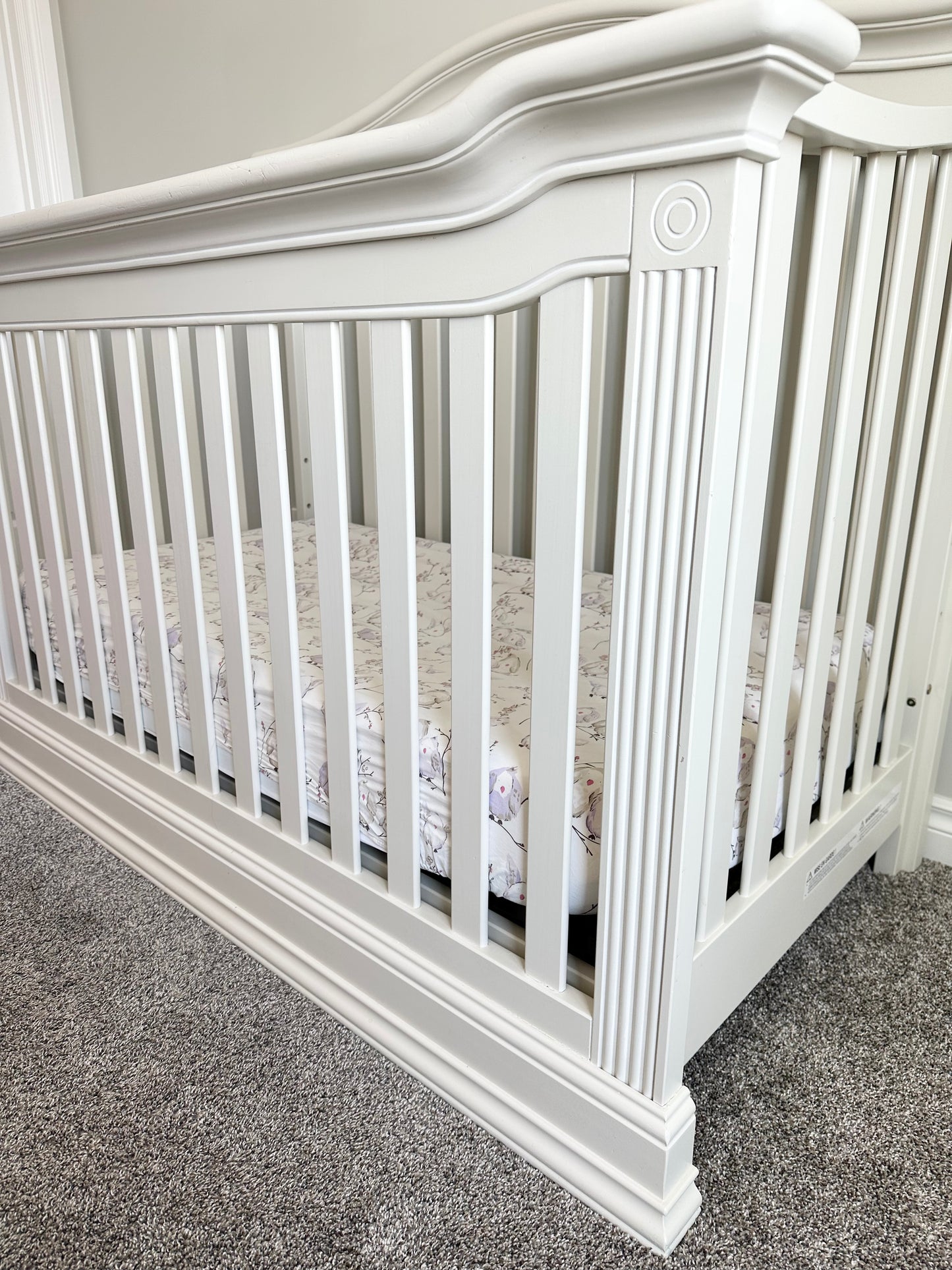 Baby Cache Montana Traditional Wood 4-in-1 Convertible Crib in Glazed White