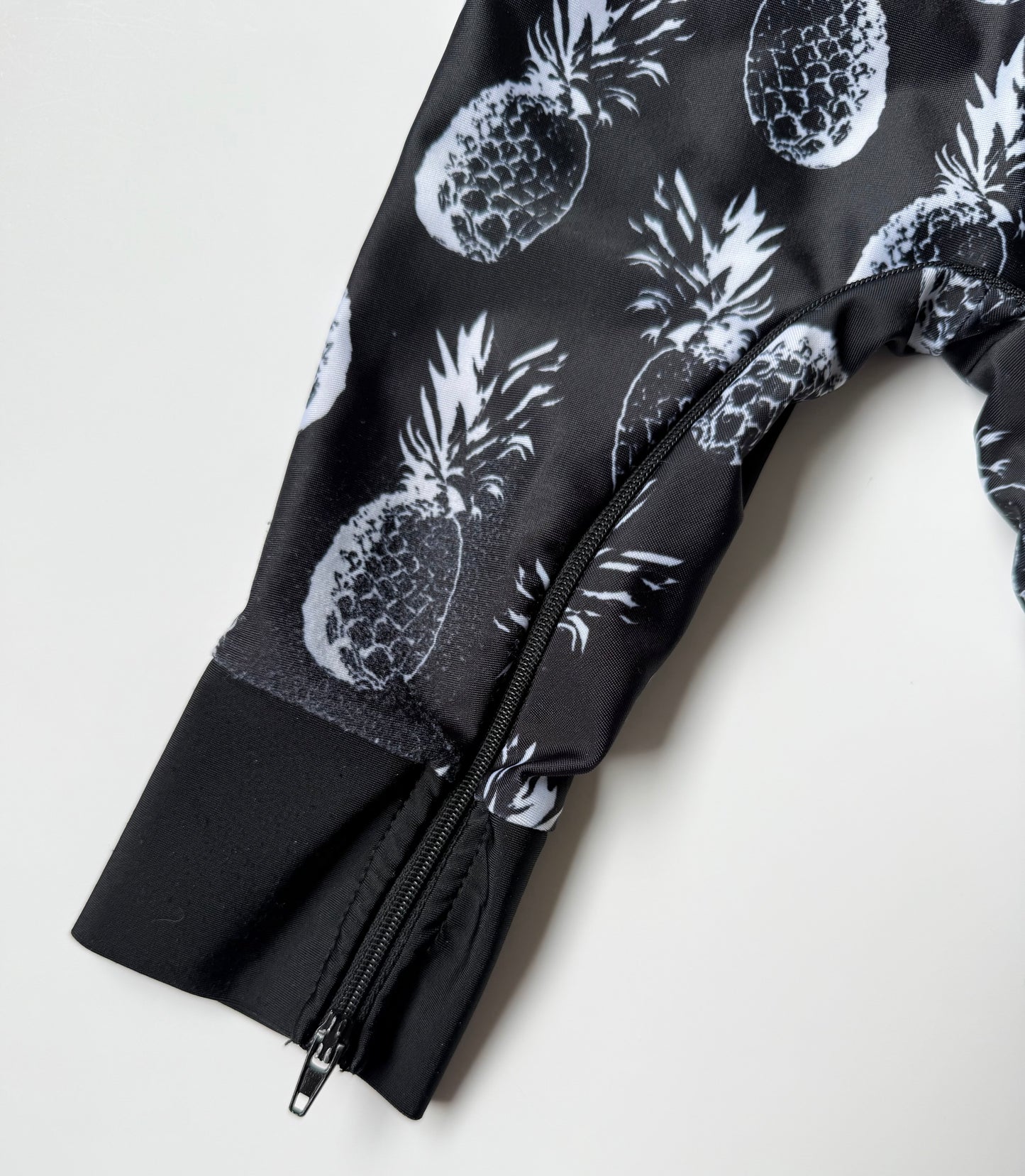 Honeysuckle Swim Co. Black & White Pineapples Full Rashguard One Piece (6-12 Months)