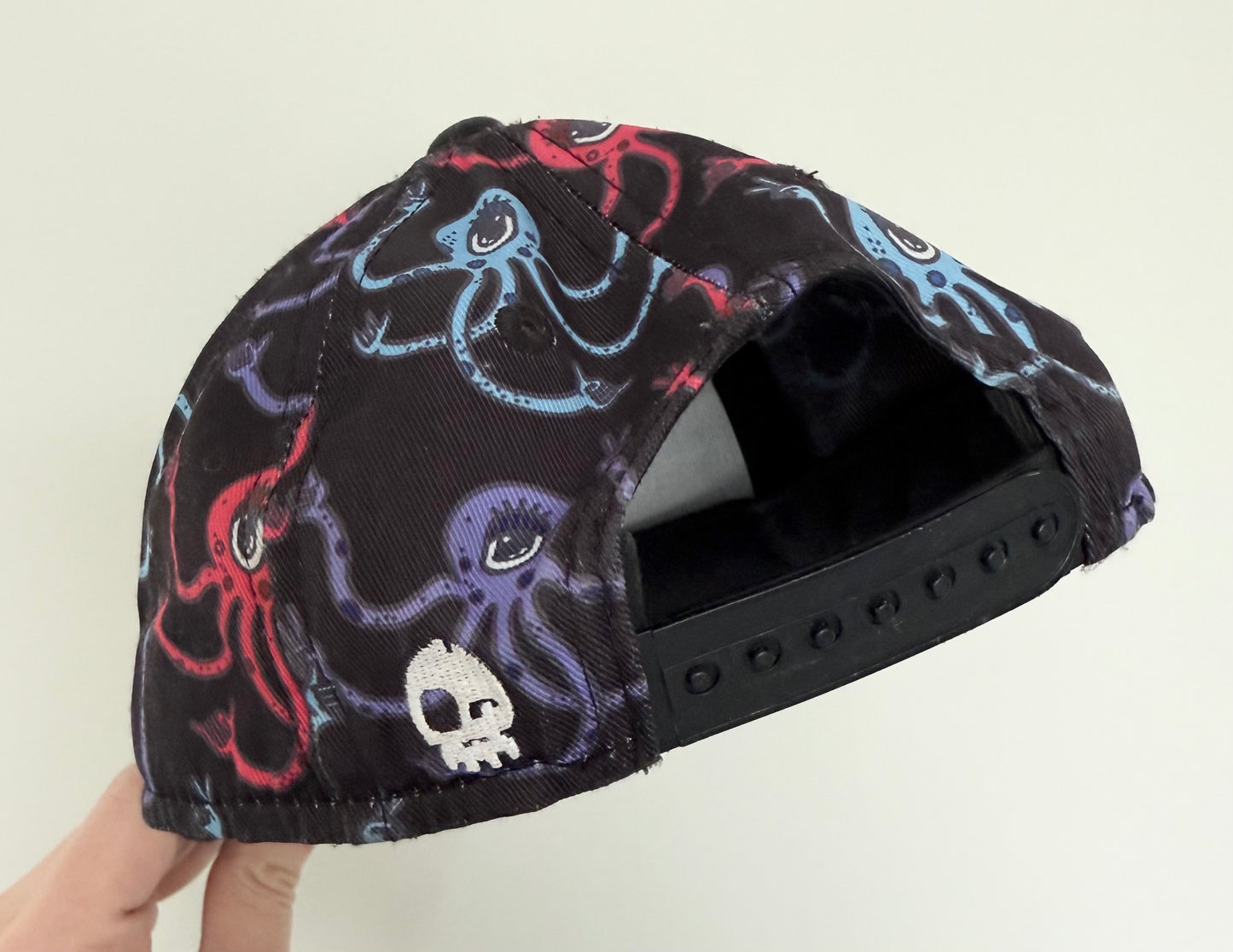 Headster Black & Colorful Octopus Aliens SnapBack Hat (48CM)