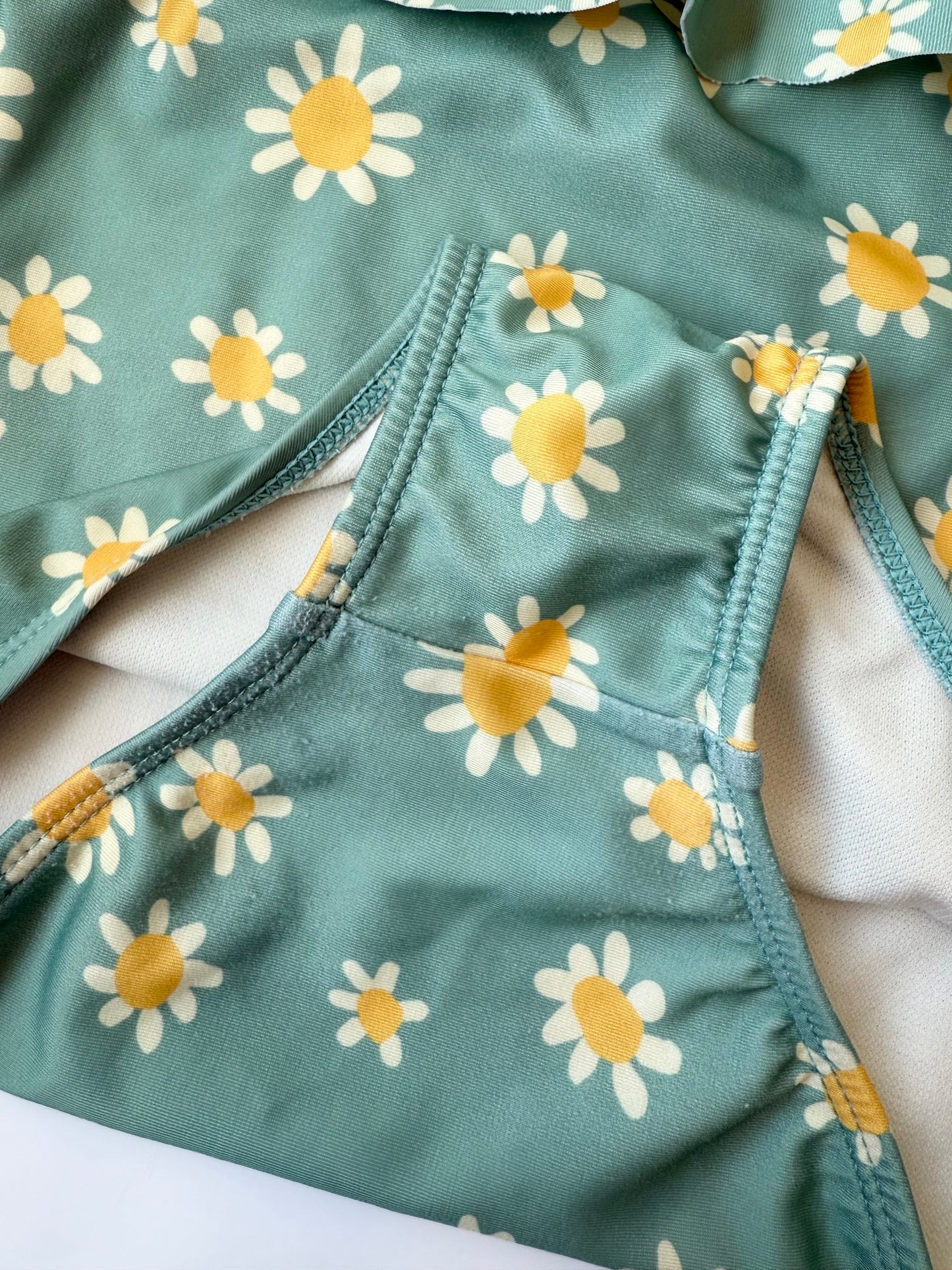 Cat & Jack Green & Daisy Ruffle Off The Shoulder One Piece Swimsuit (4T)