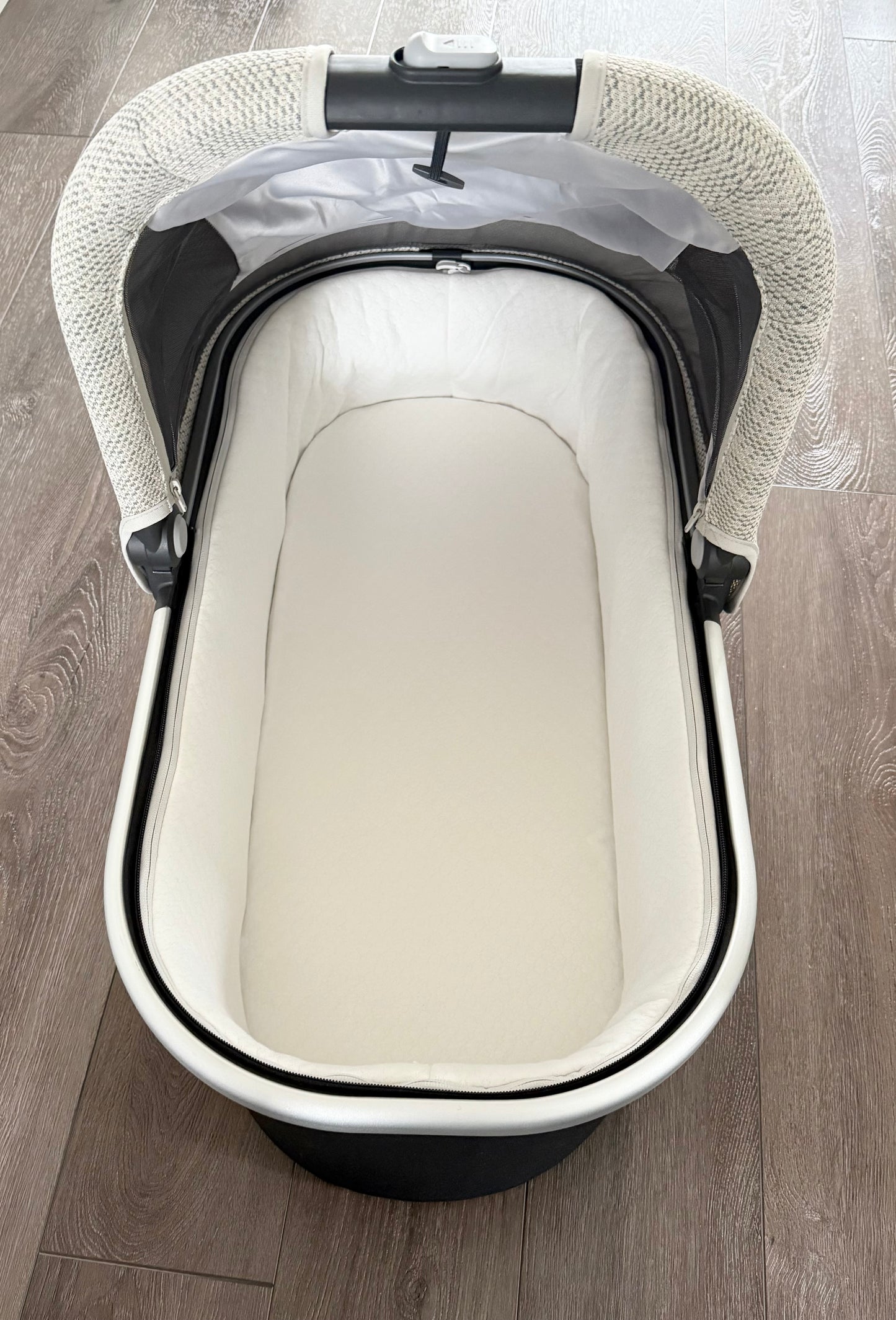 Uppababy V2 Bassinet for Stroller in Sierra Dune Knit Silver Black Leather