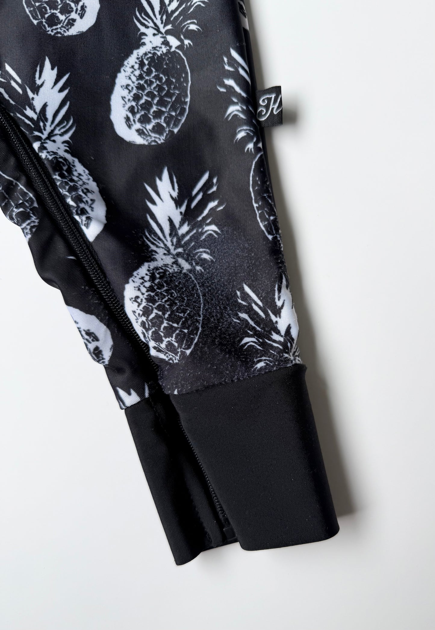 Honeysuckle Swim Co. Black & White Pineapples Full Rashguard One Piece (6-12 Months)
