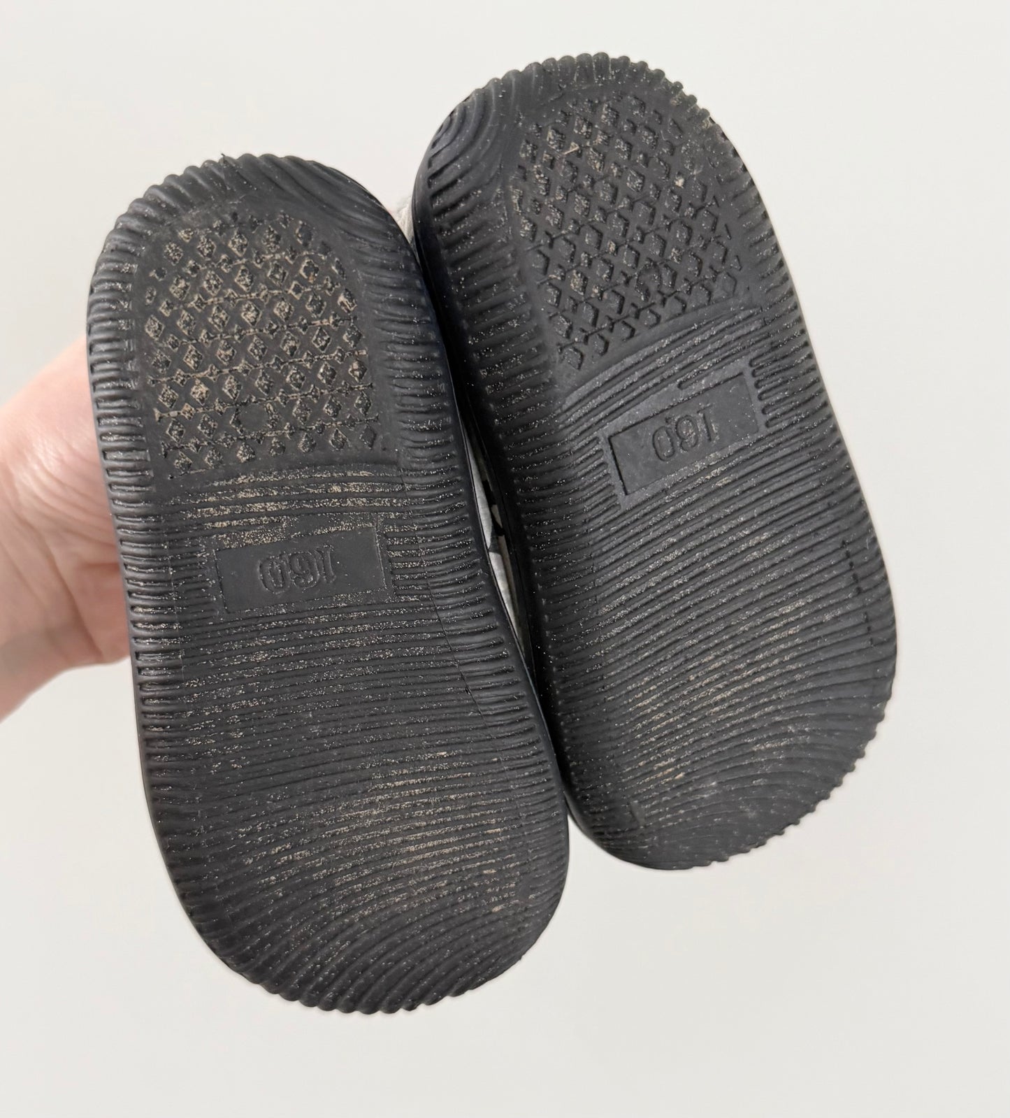 Jan & Jul Grey Forest & Bears Water Shoes (7)