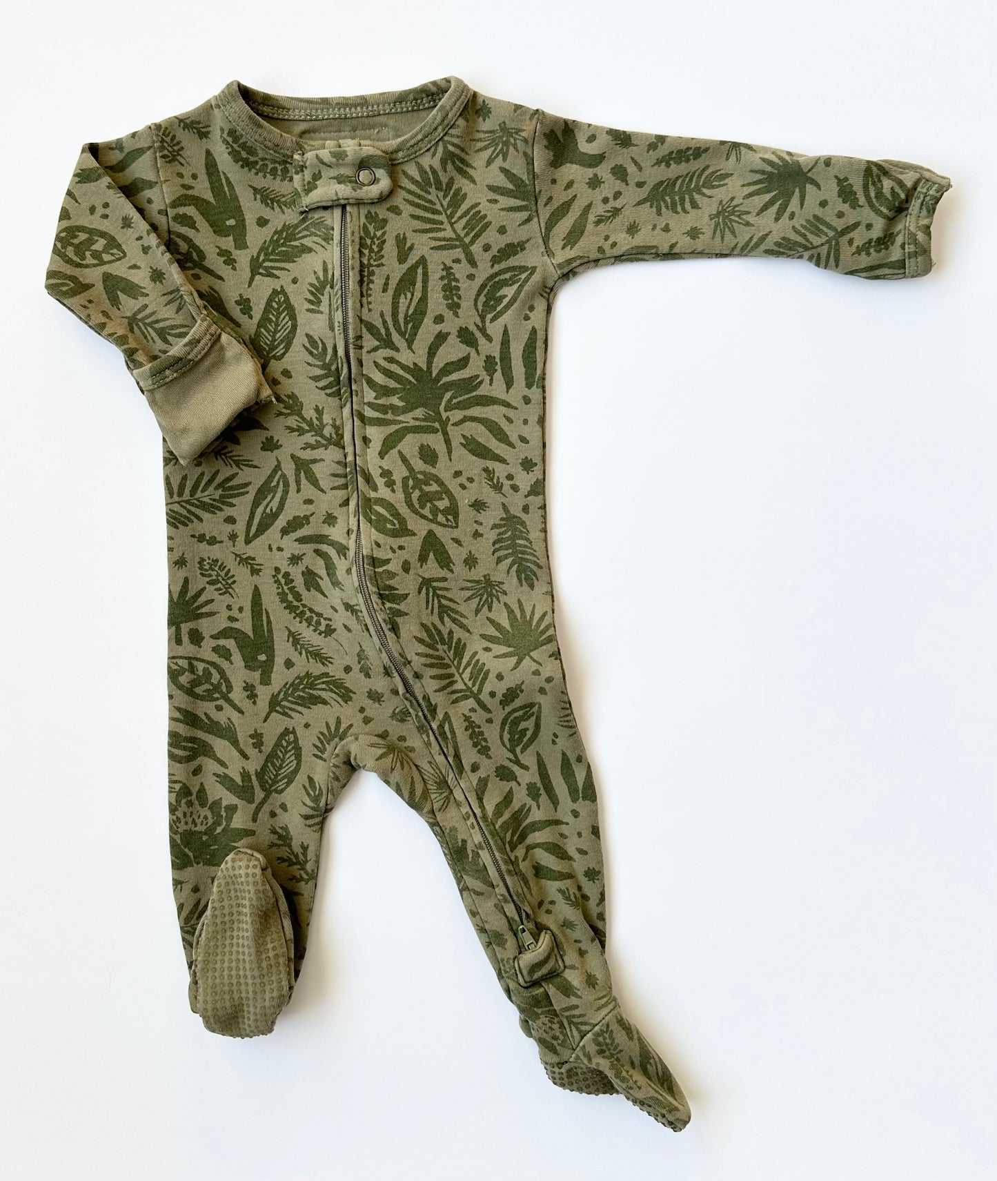 L’oved Baby Green Jungle Zipper Footed Sleeper (0-3 Months)