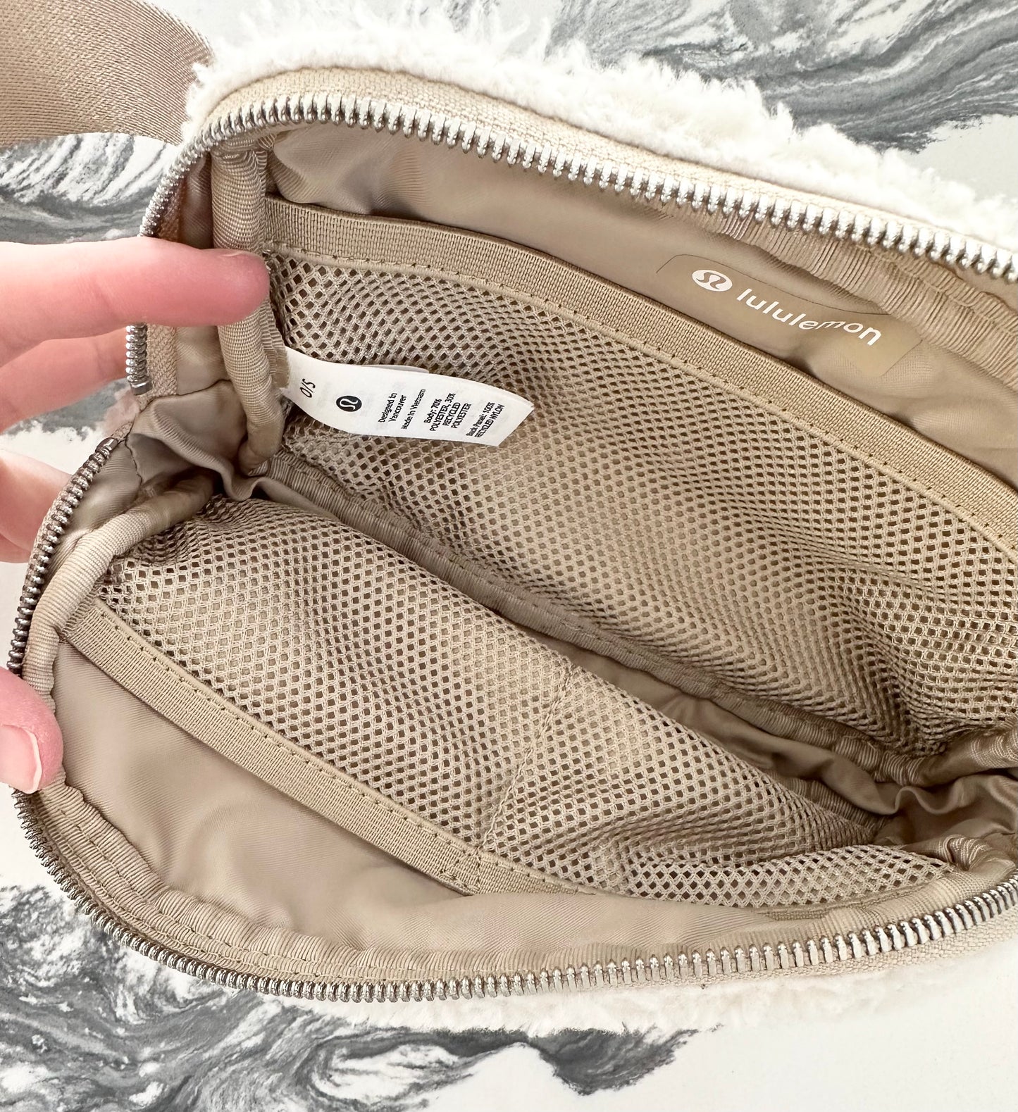 Lululemon Everywhere Belt Bag Fleece 1L - Sherpa Light Ivory & Silver Hardware