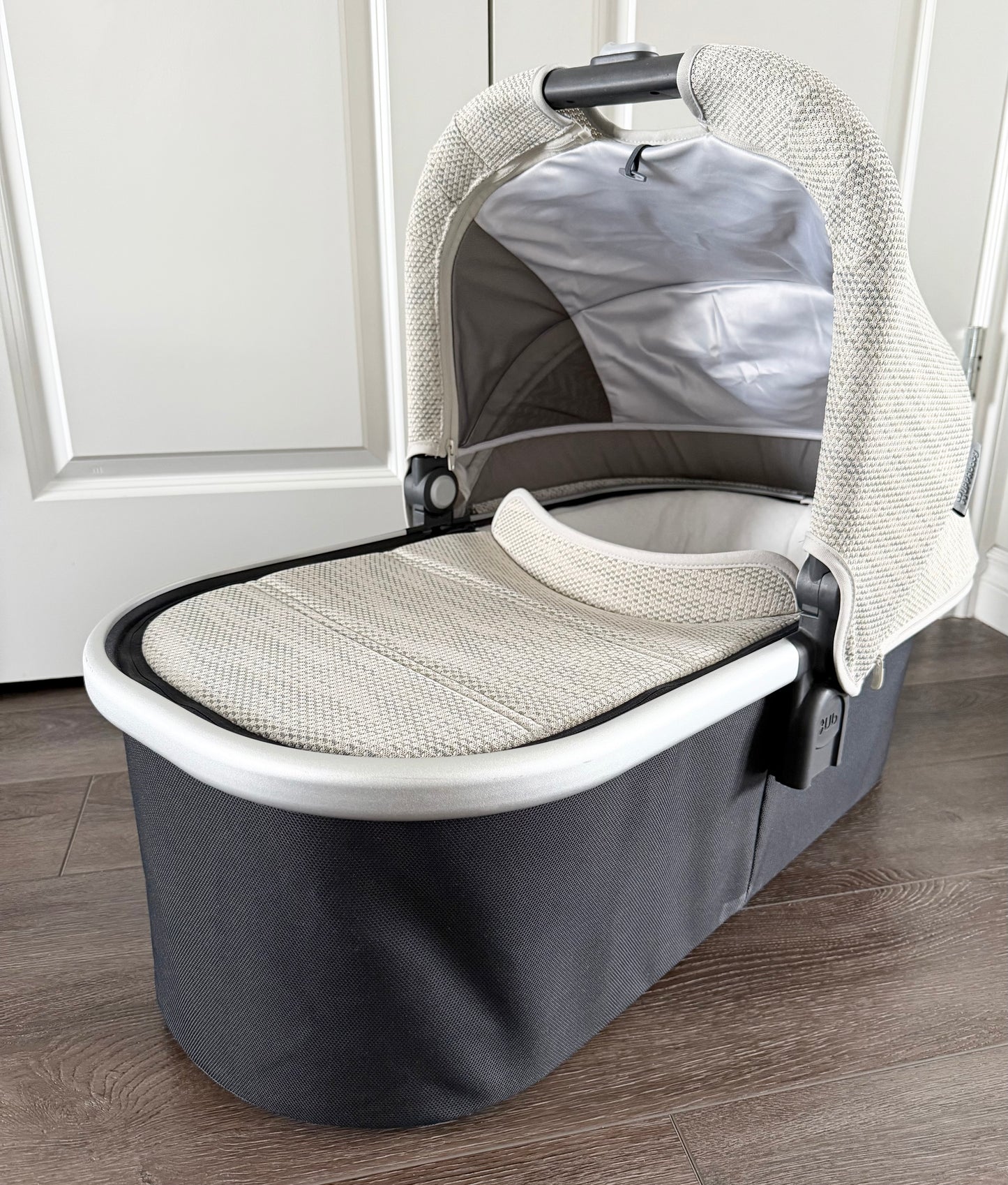 Uppababy V2 Bassinet for Stroller in Sierra Dune Knit Silver Black Leather