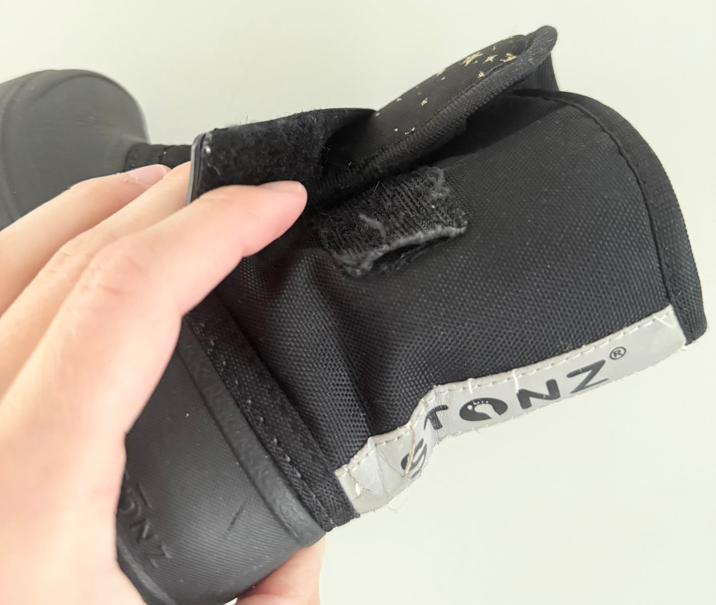 Stonz Black & Gold Star Trek Winter Boots (7)