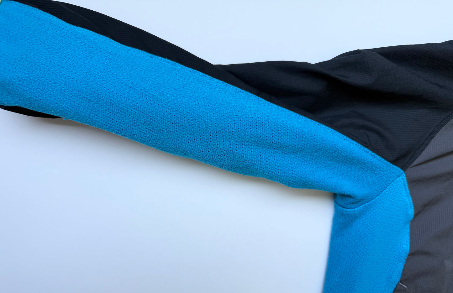 The North Face Black & Blue Reversible Grizzly Peak Wind Jacket (3T)