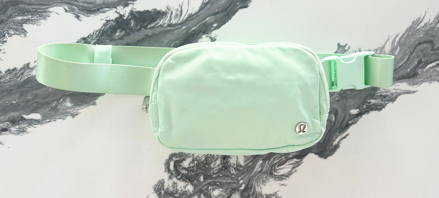 Lululemon Everywhere Belt Bag 1L - Light Mint Green