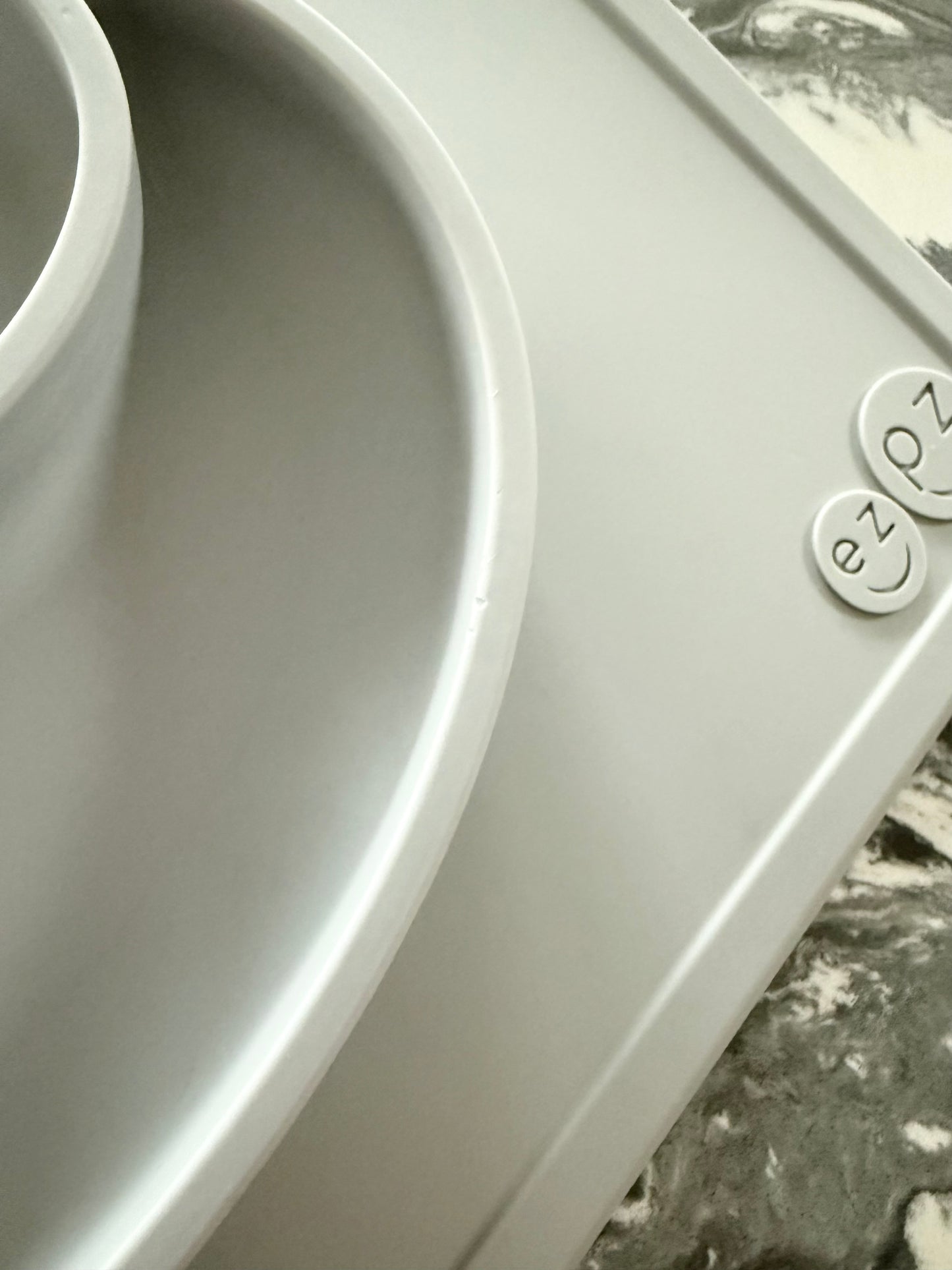 EzPz Happy Mat Suction Plate in Cream