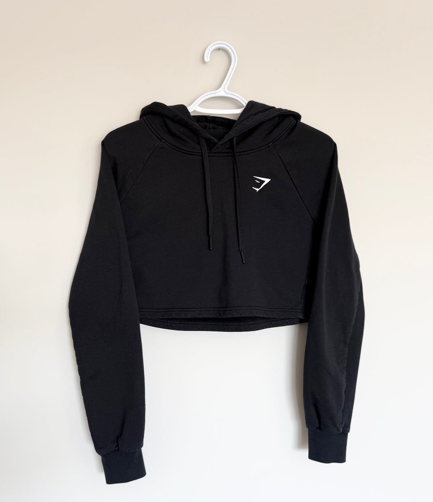 Women’s Gymshark Training Cropped Hoodie in Black (Small)