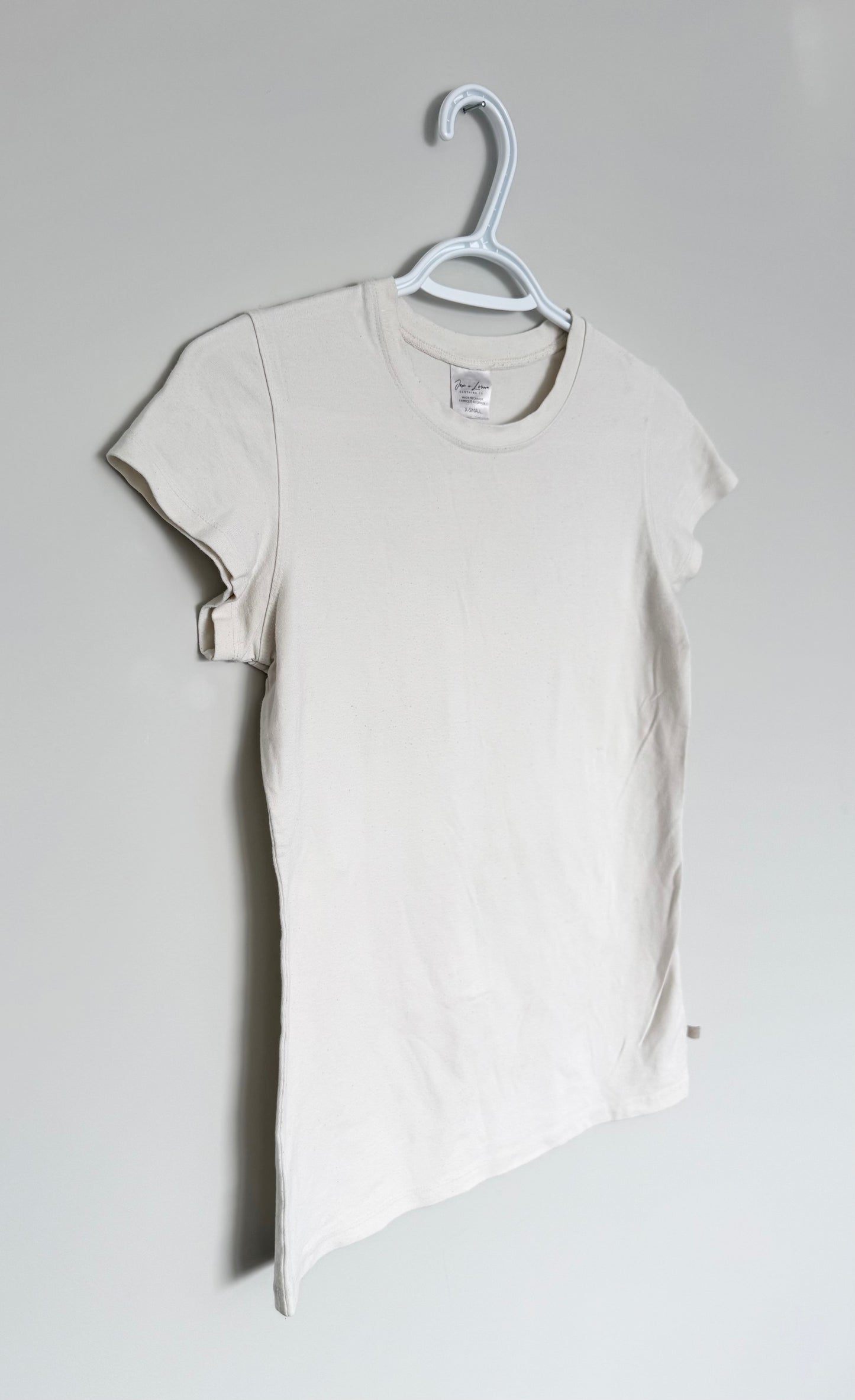 Women’s Jax & Lennon Fitted White T-Shirt (Extra Small)