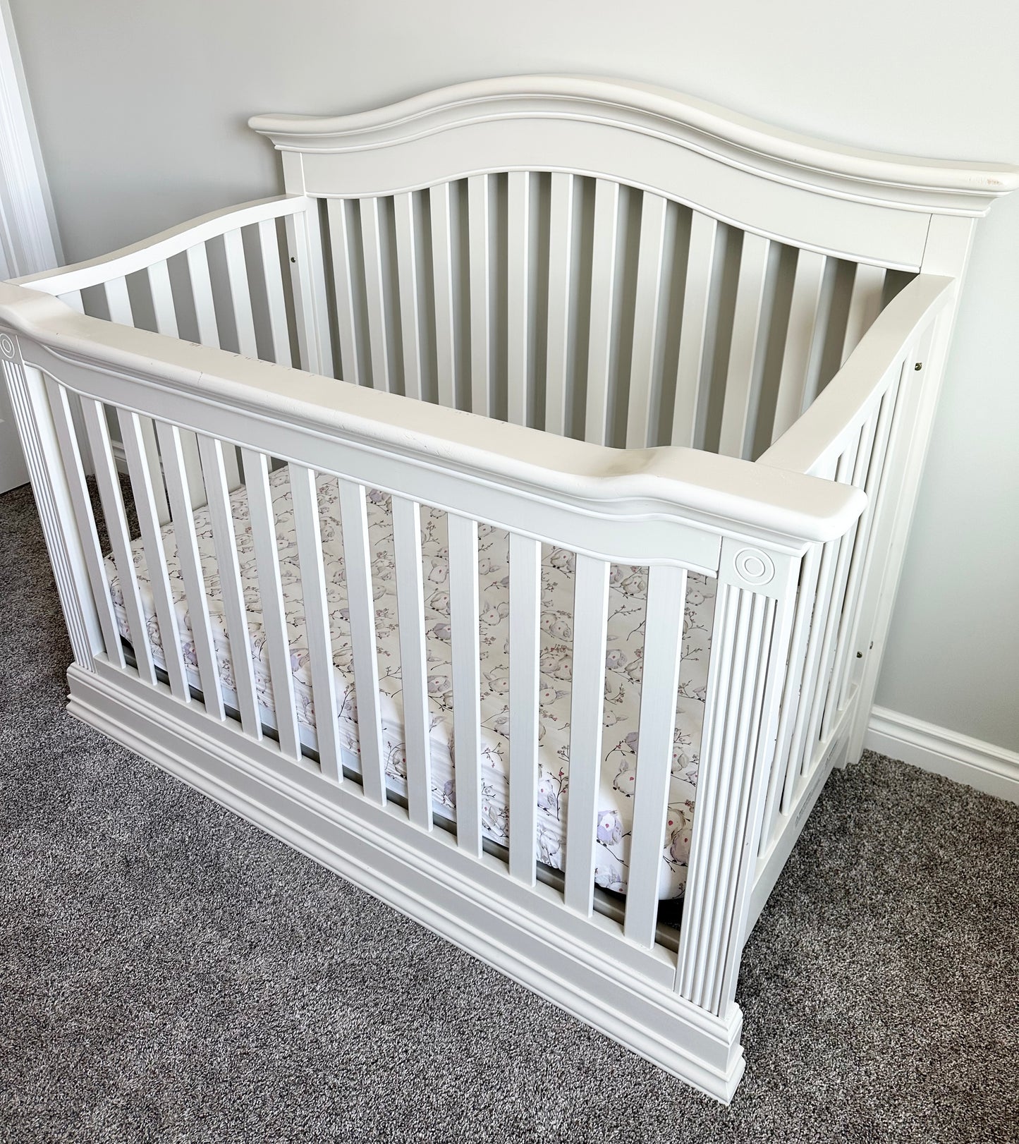 Baby Cache Montana Traditional Wood 4-in-1 Convertible Crib in Glazed White