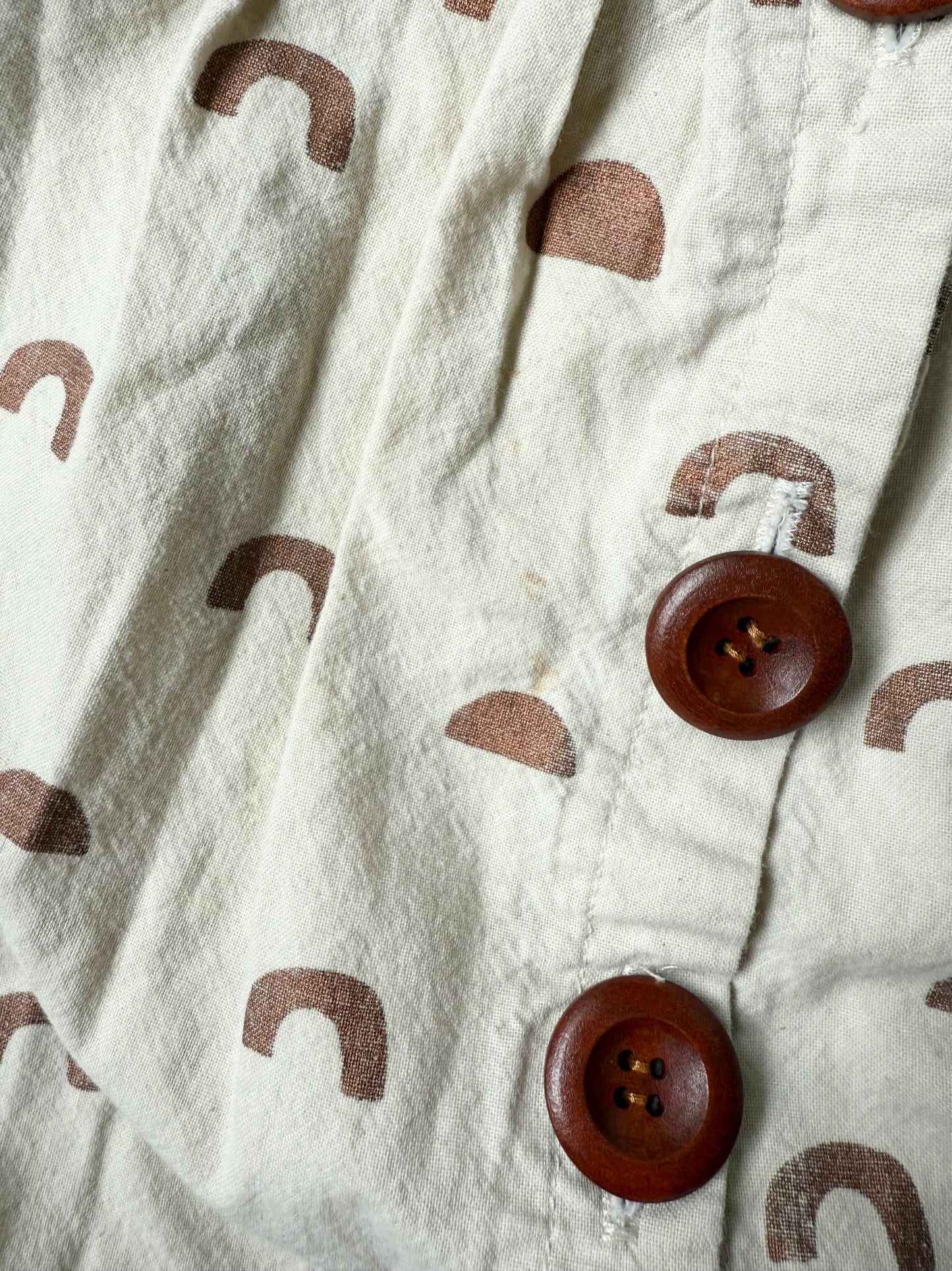 Mavis & Olive Off White & Brown Rainbow Sleeveless Button Dress (5T)