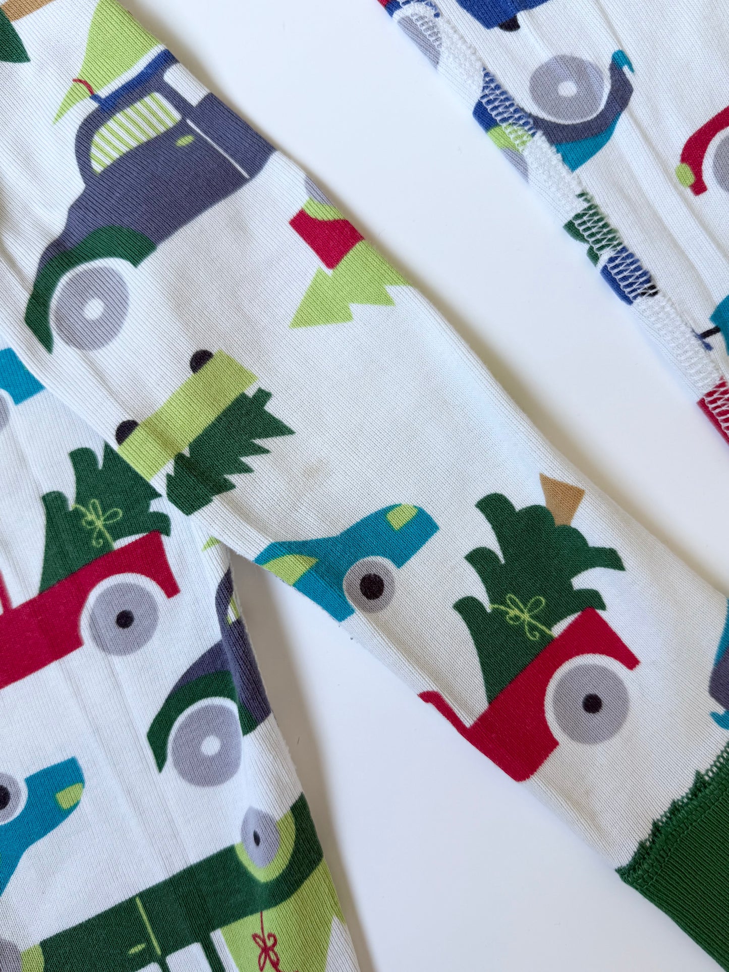 Hanna Andersson Christmas Cars Two Piece PJ Set (5T)