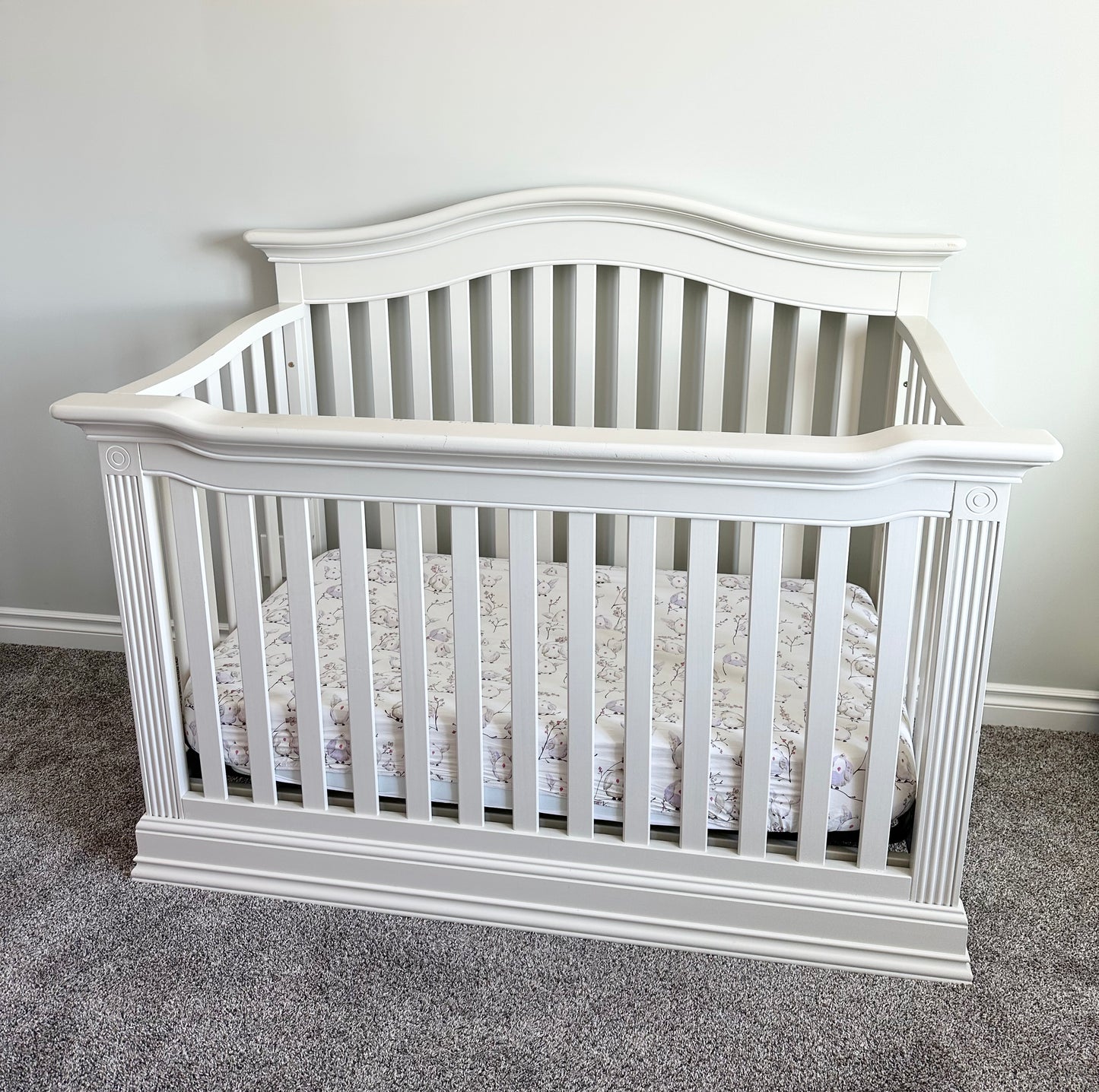 Baby Cache Montana Traditional Wood 4-in-1 Convertible Crib in Glazed White