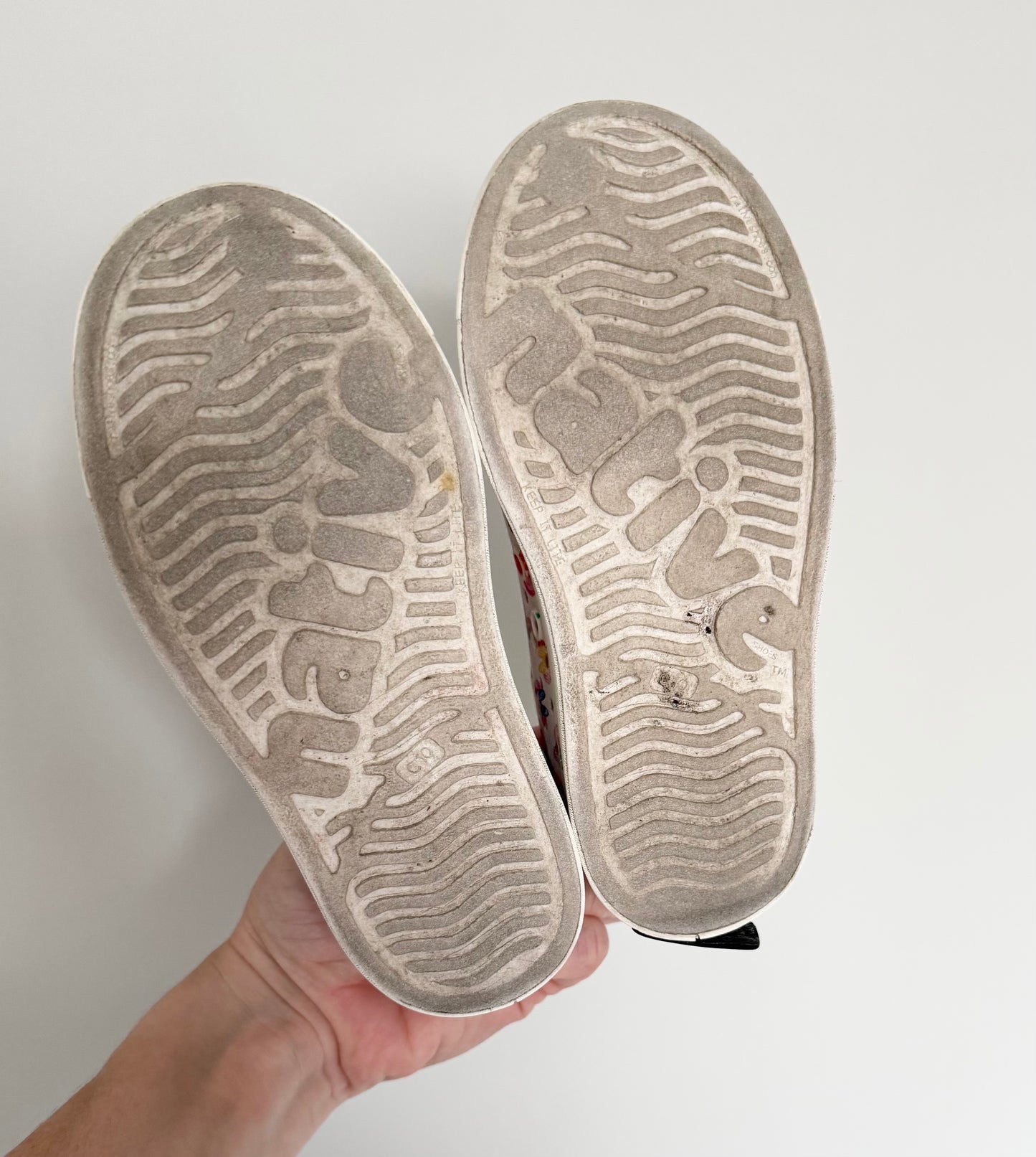 Native x Disney White Minnie Mouse Jefferson Slip Ons (10)