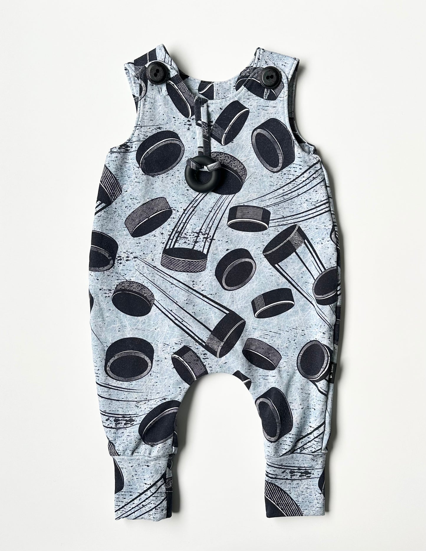Stell ’N Pop Hockey Romper & Teething Ring (3-6 Months)
