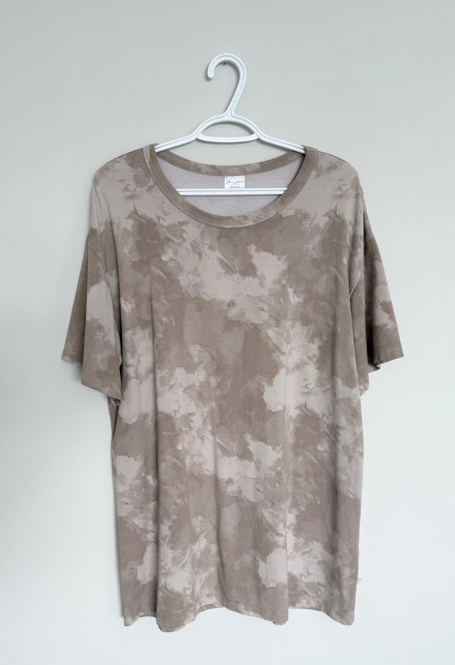 Women’s Jax & Lennon Staple Short Sleeve in Sandstorm (Large)