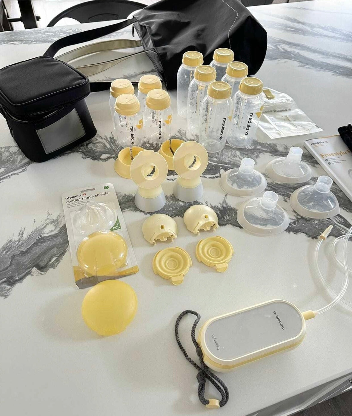 Medela Freestyle Flex Double Electric Breast Pump with Cooler & Carry Bag