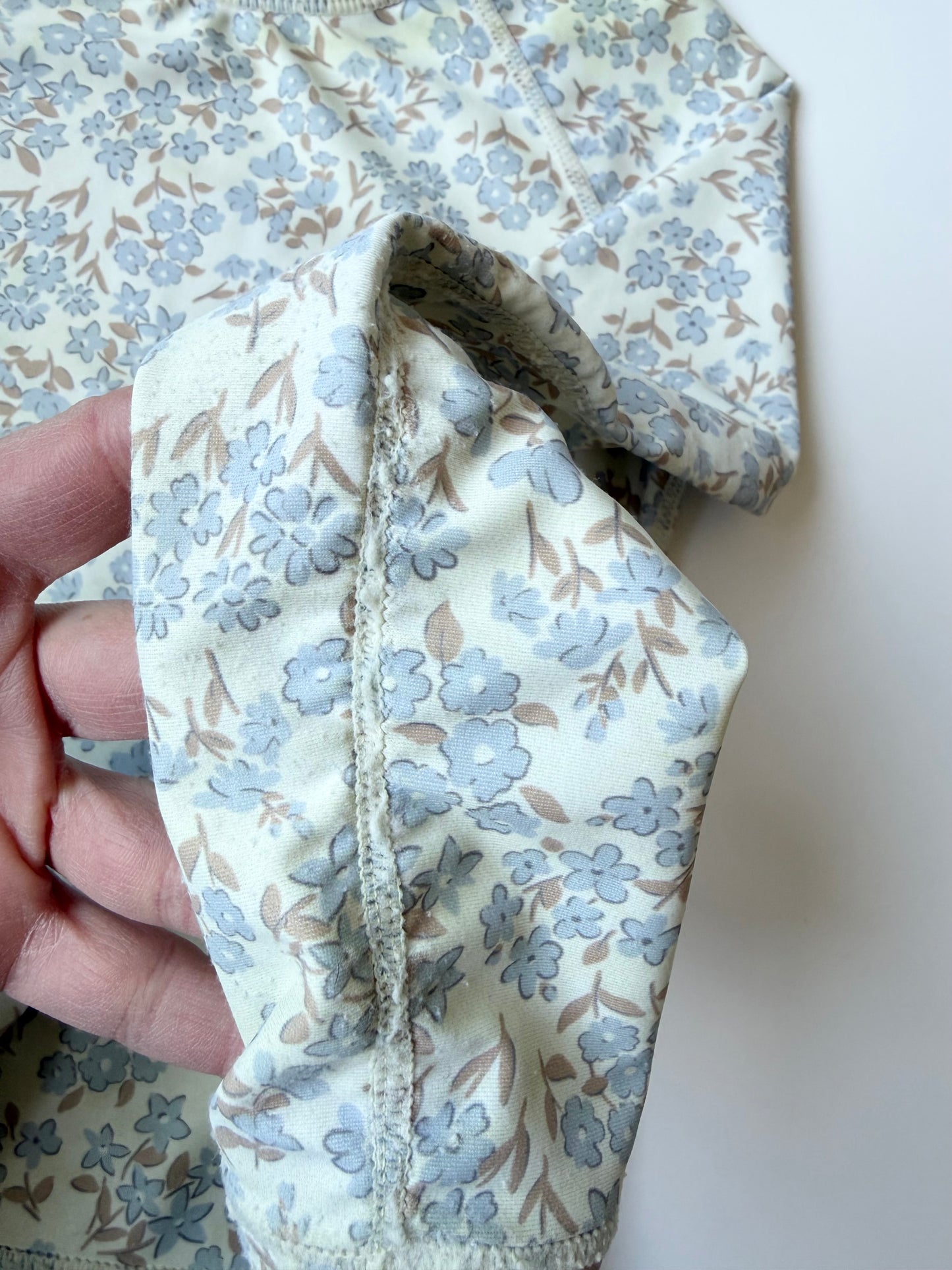 Rylee & Cru Off White & Dainty Blue Floral Long Sleeve Swim Top (4-5 Years)