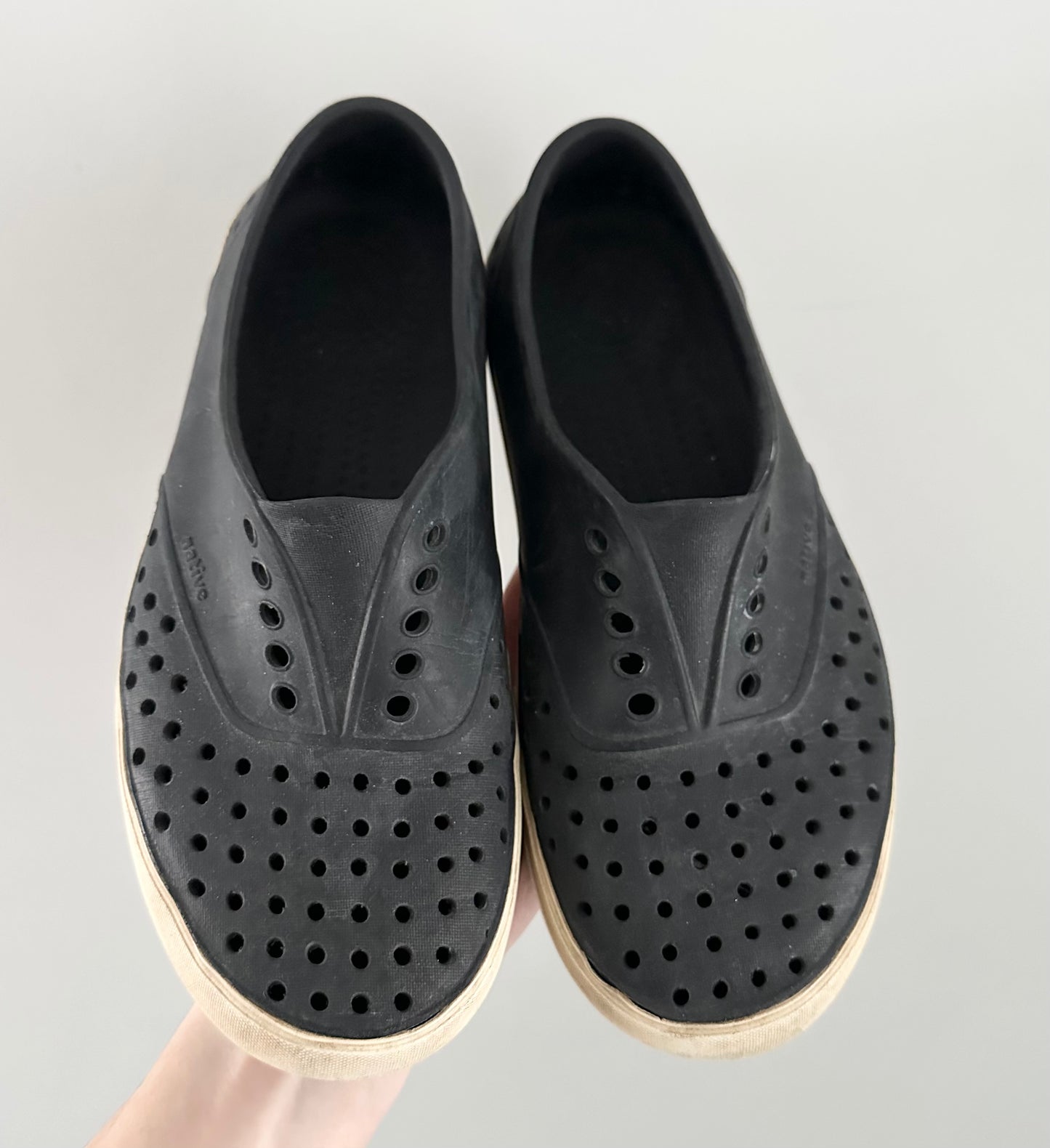 Unisex Native Jericho Slip On Shoes in Jiffy Black (W7/M5)