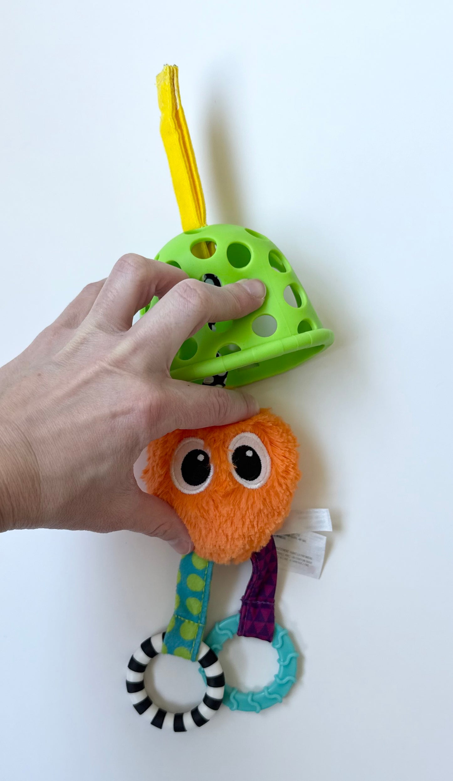 Sassy Peek & Pull Giggle Guy