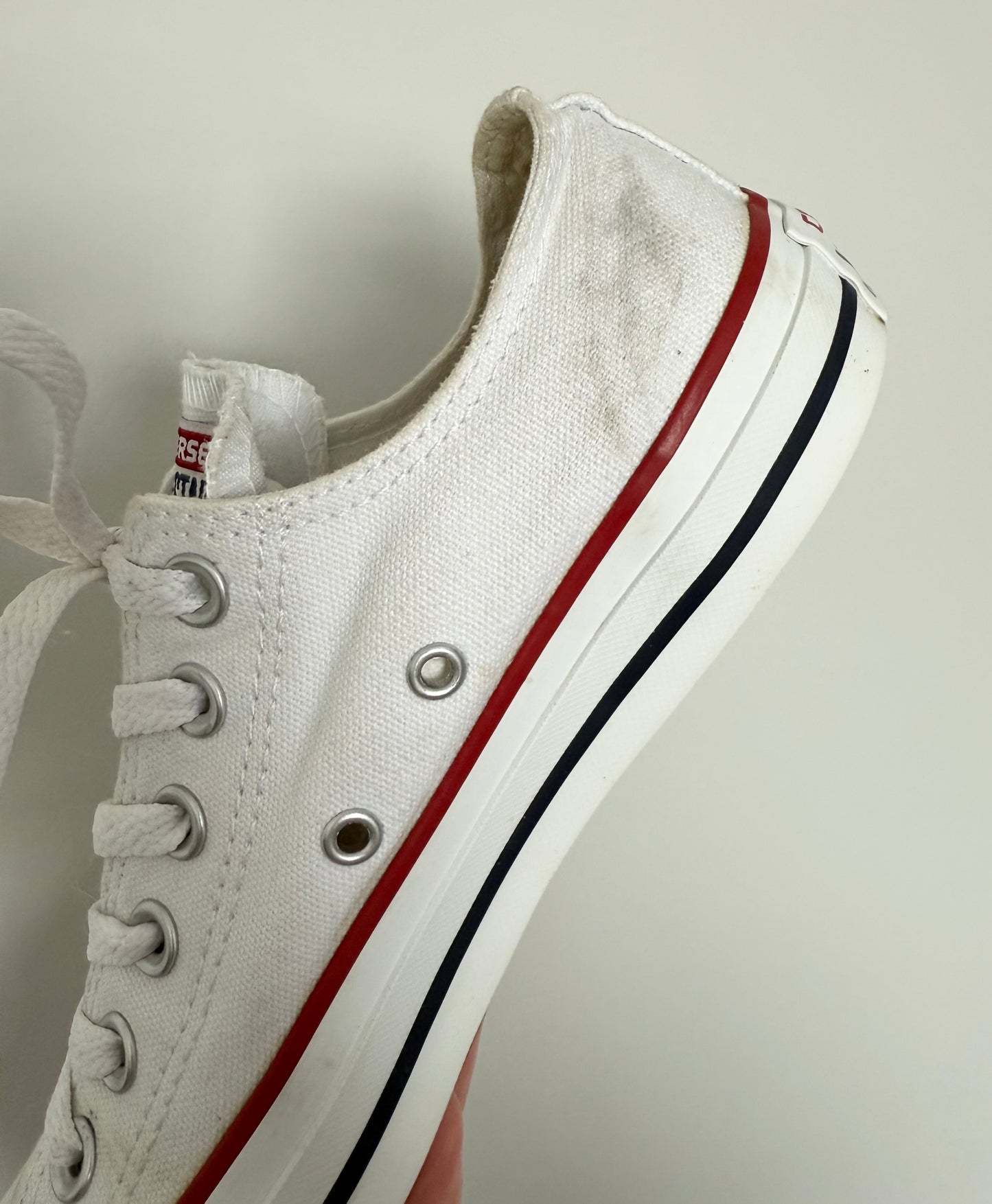 Unisex Converse Chuck Taylor All Star White Sneakers (W7/M5)
