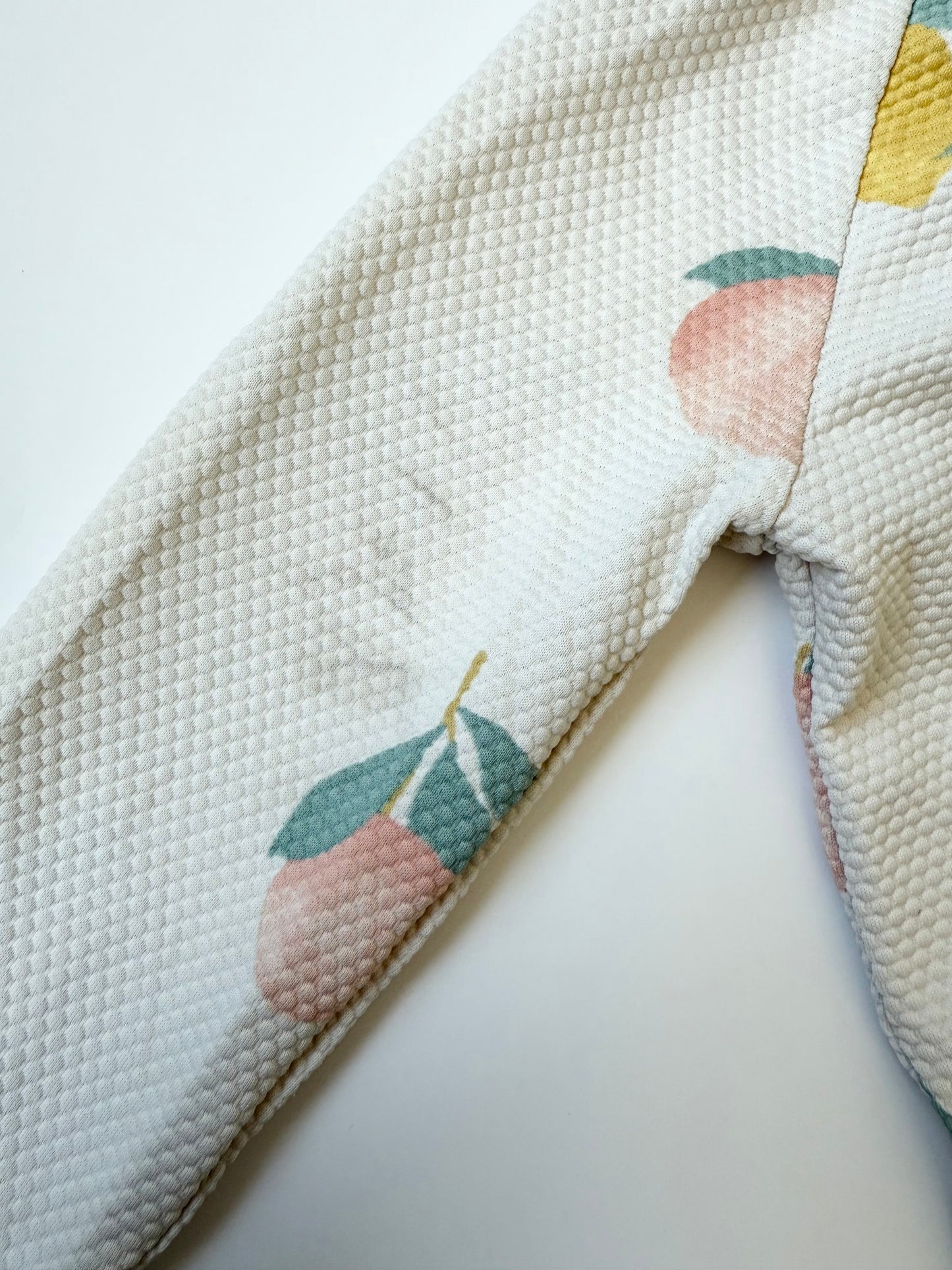 H&M Peaches & Lemons Pebbled Long Sleeve/Short Bottoms Rashguard Swimsuit (9-12 Months)