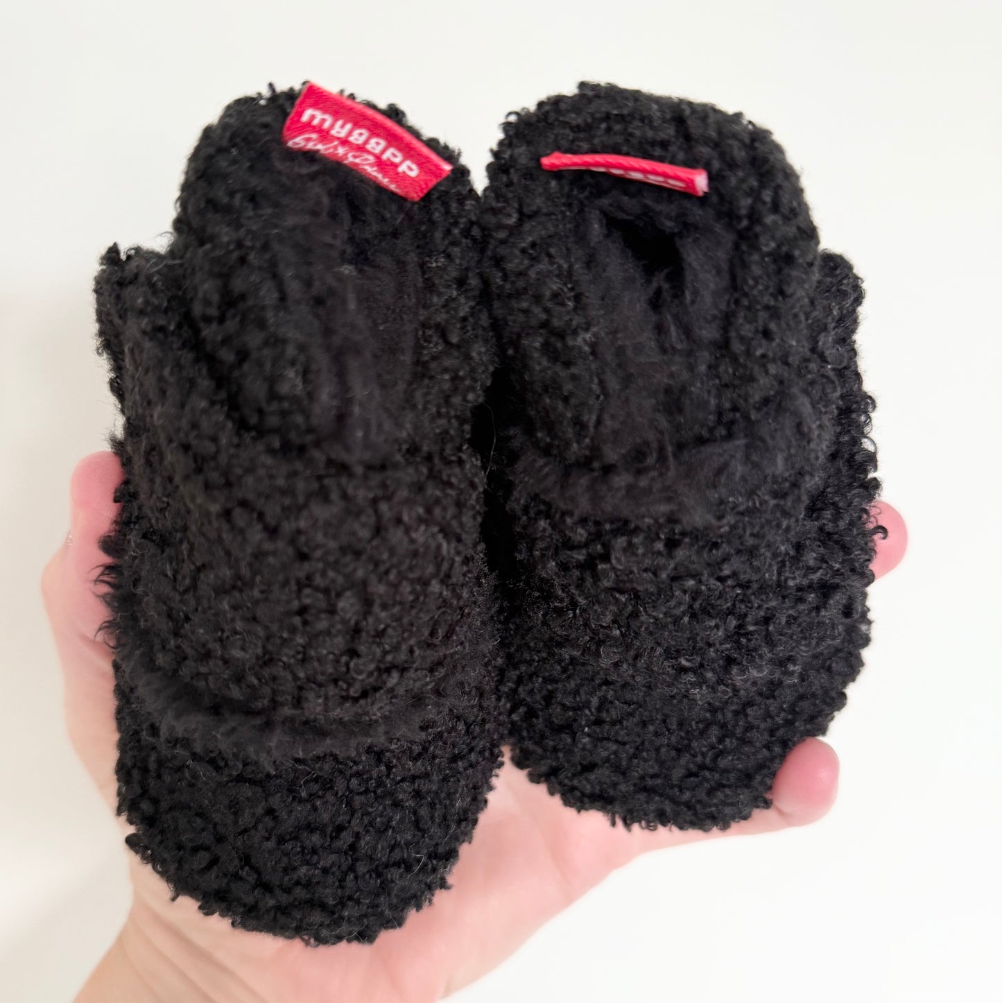 Myggpp Black Sherpa Booties (1)