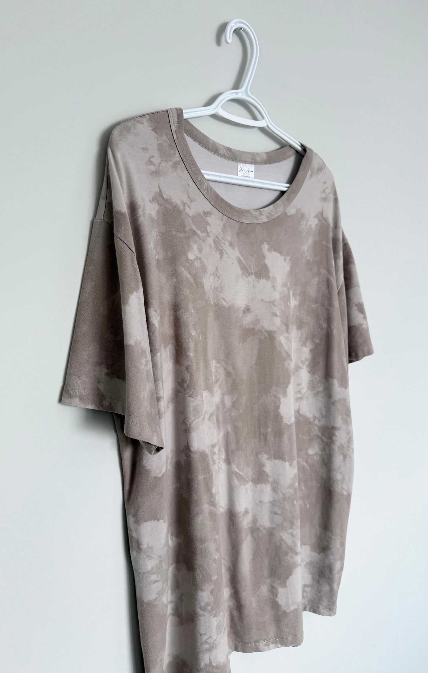 Women’s Jax & Lennon Staple Short Sleeve in Sandstorm (Large)