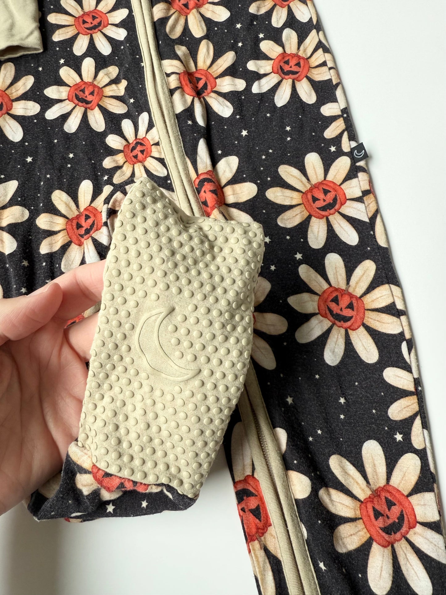 The Sleepy Sloth Halloween Gourdgeous Blooms Sleeper Romper (3T)