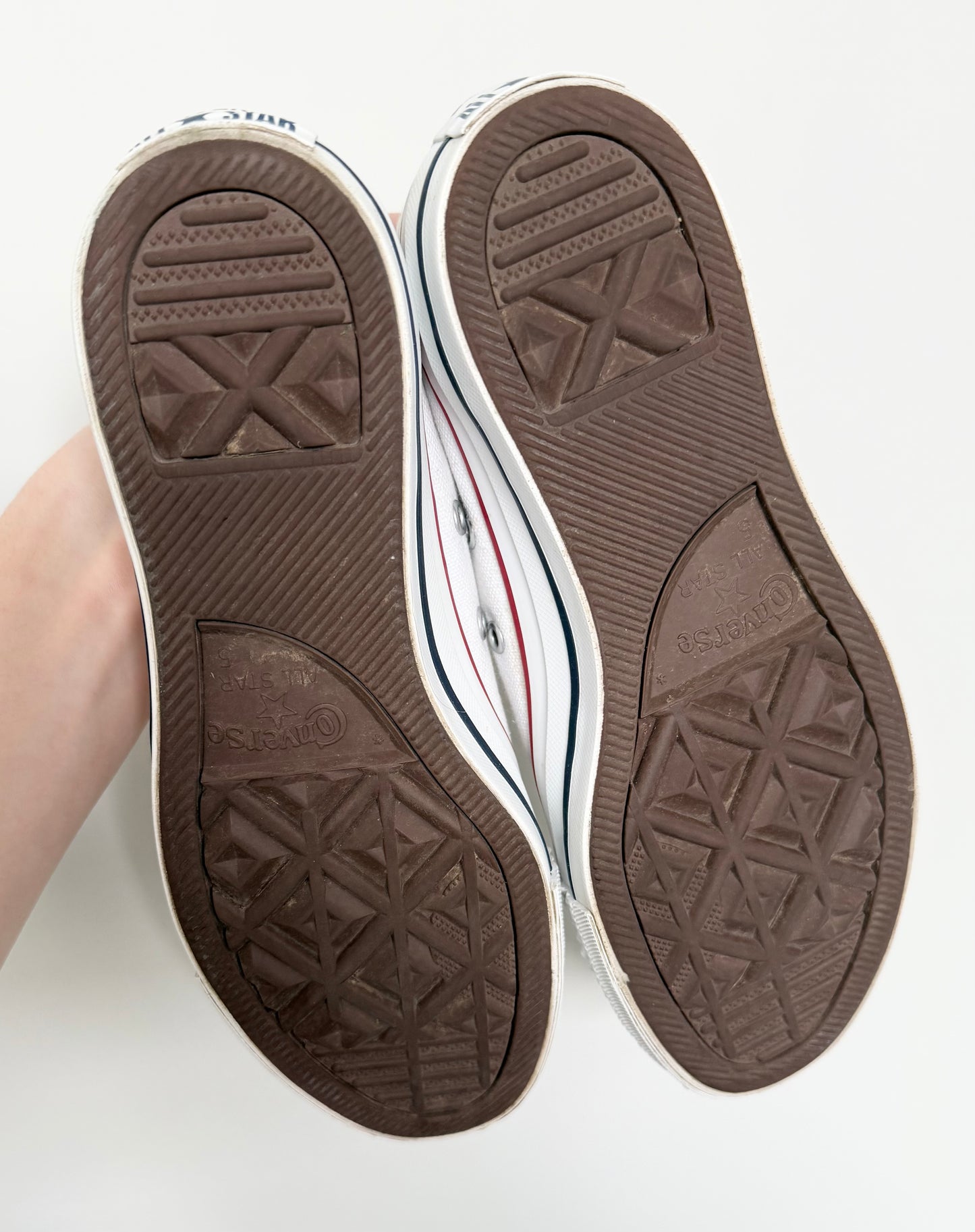 Unisex Converse Chuck Taylor All Star White Sneakers (W7/M5)