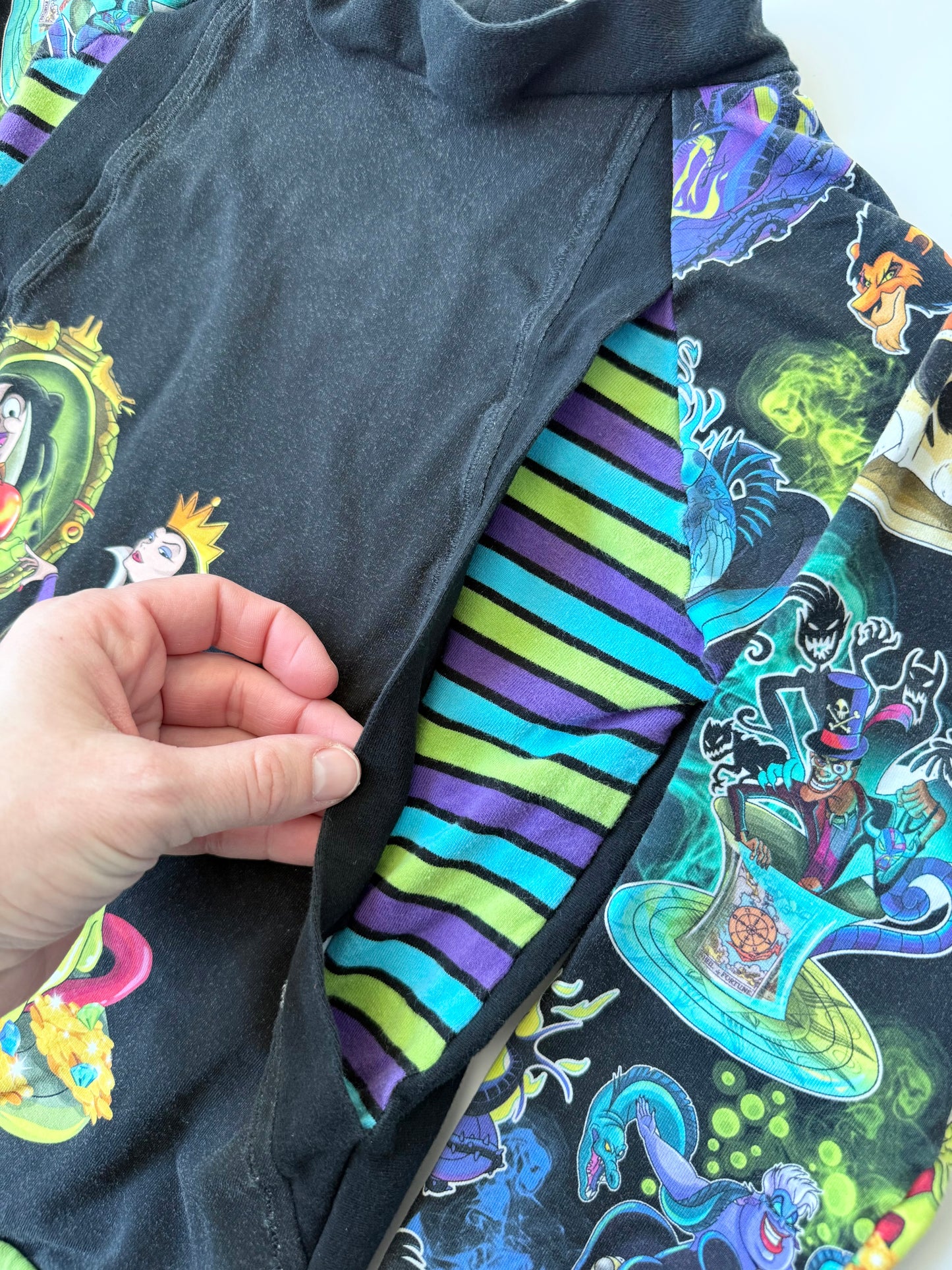 Handmade Disney Evil Villains Black/Green/Purple Pullover Sweater (4T)