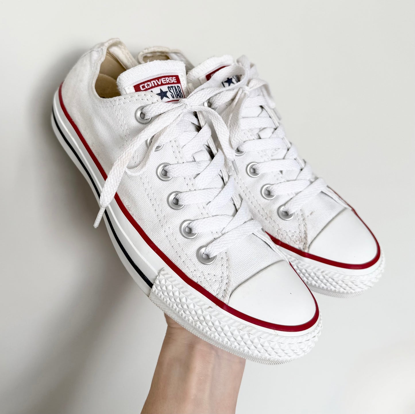 Unisex Converse Chuck Taylor All Star White Sneakers (W7/M5)