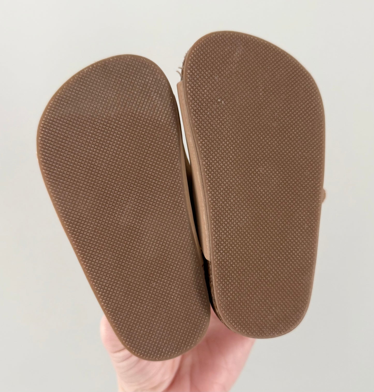 Old Navy Beige Sandals (2.5)