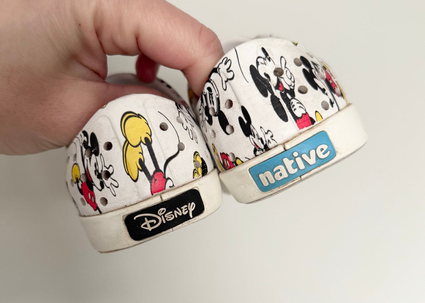 Native x Disney White Mickey Mouse Jefferson Slip Ons (8)