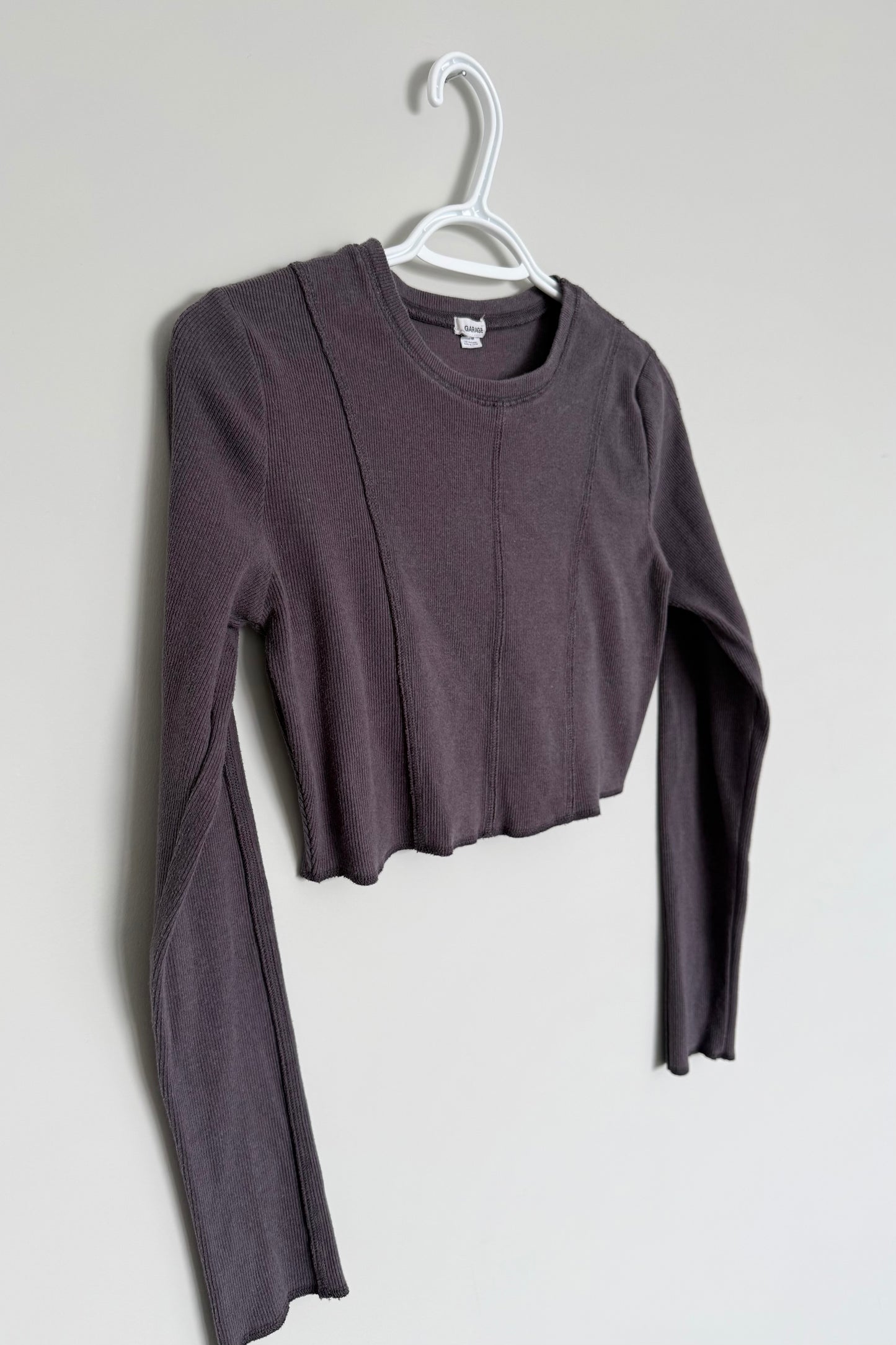 Women’s Garage Grey Ribbed Cropped Fitted Long Sleeve (Medium)