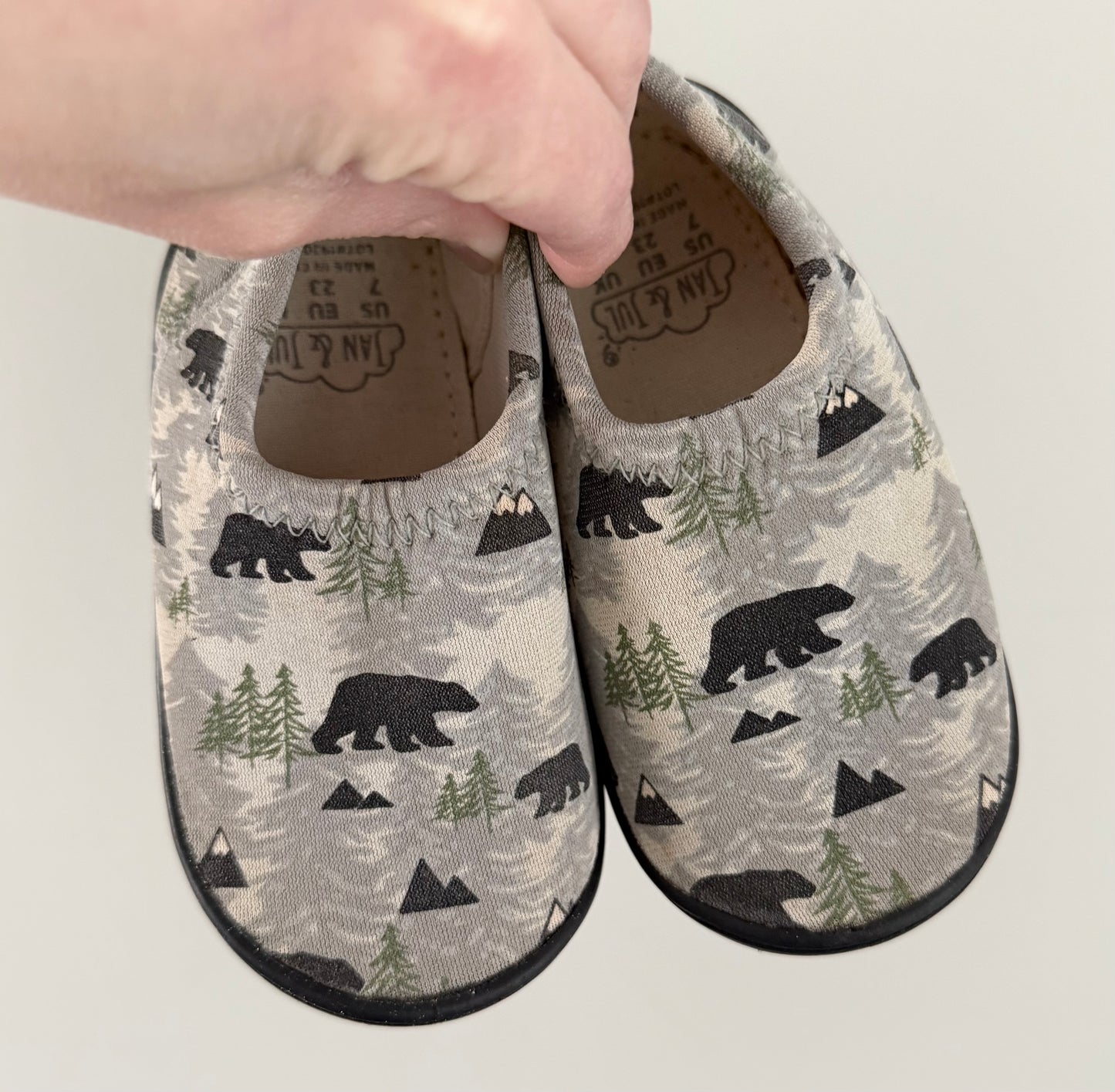 Jan & Jul Grey Forest & Bears Water Shoes (7)