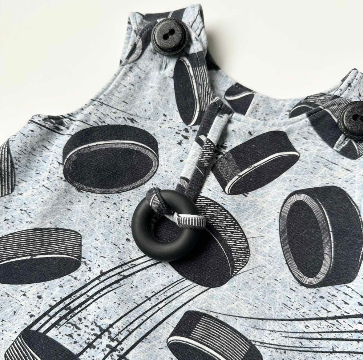 Stell ’N Pop Hockey Romper & Teething Ring (3-6 Months)