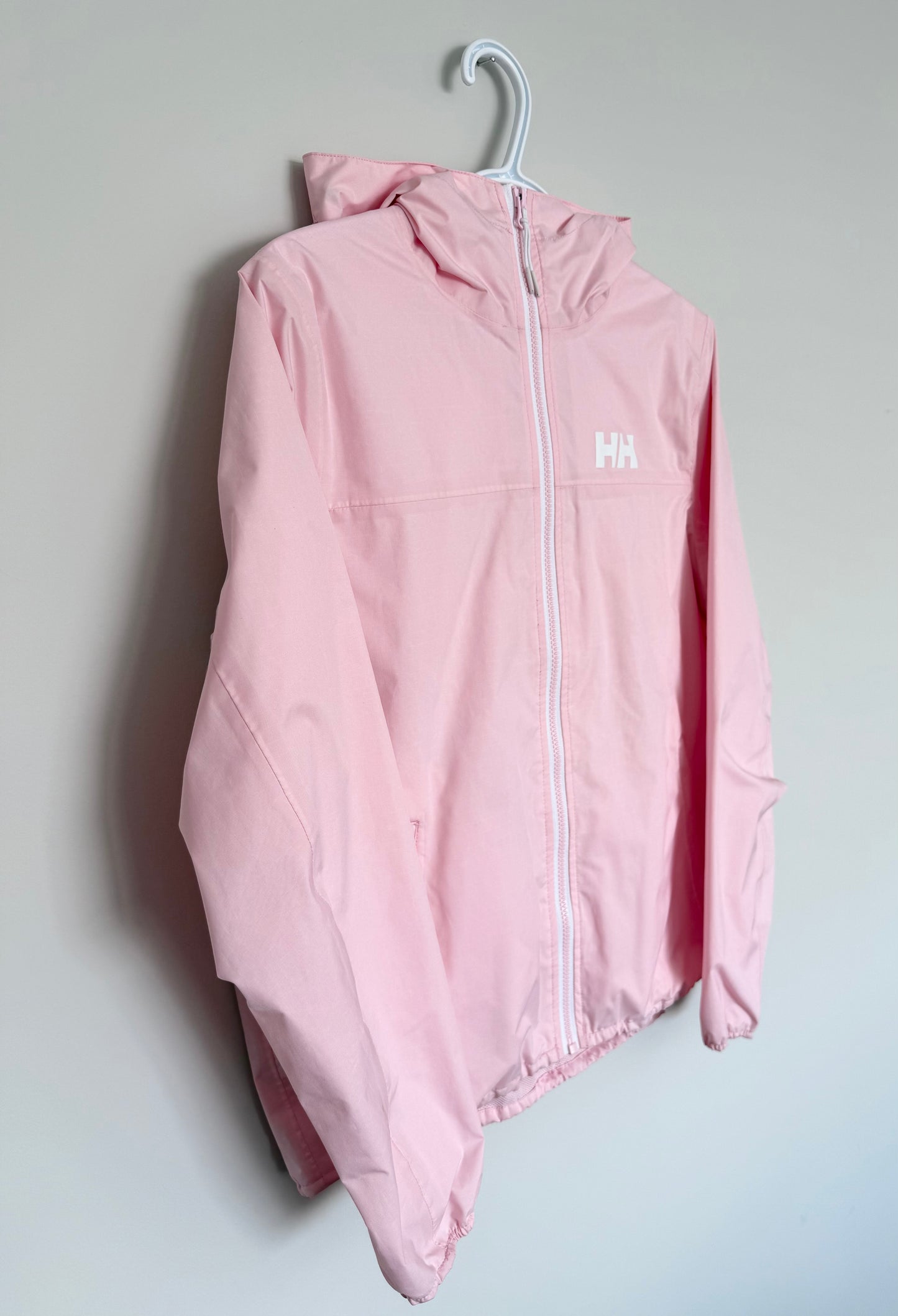 Women’s Helly Hansen Belfast Light Pink Packable Hooded Wind Breaker (Medium)