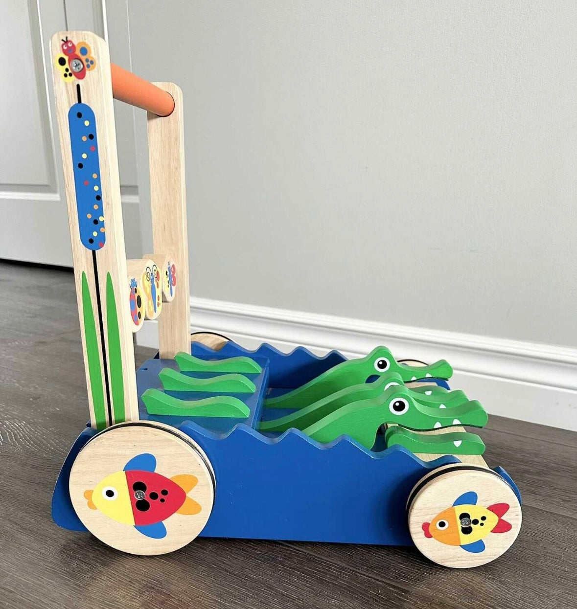 Melissa & Doug Deluxe Chomp & Clack Alligator Push Toy