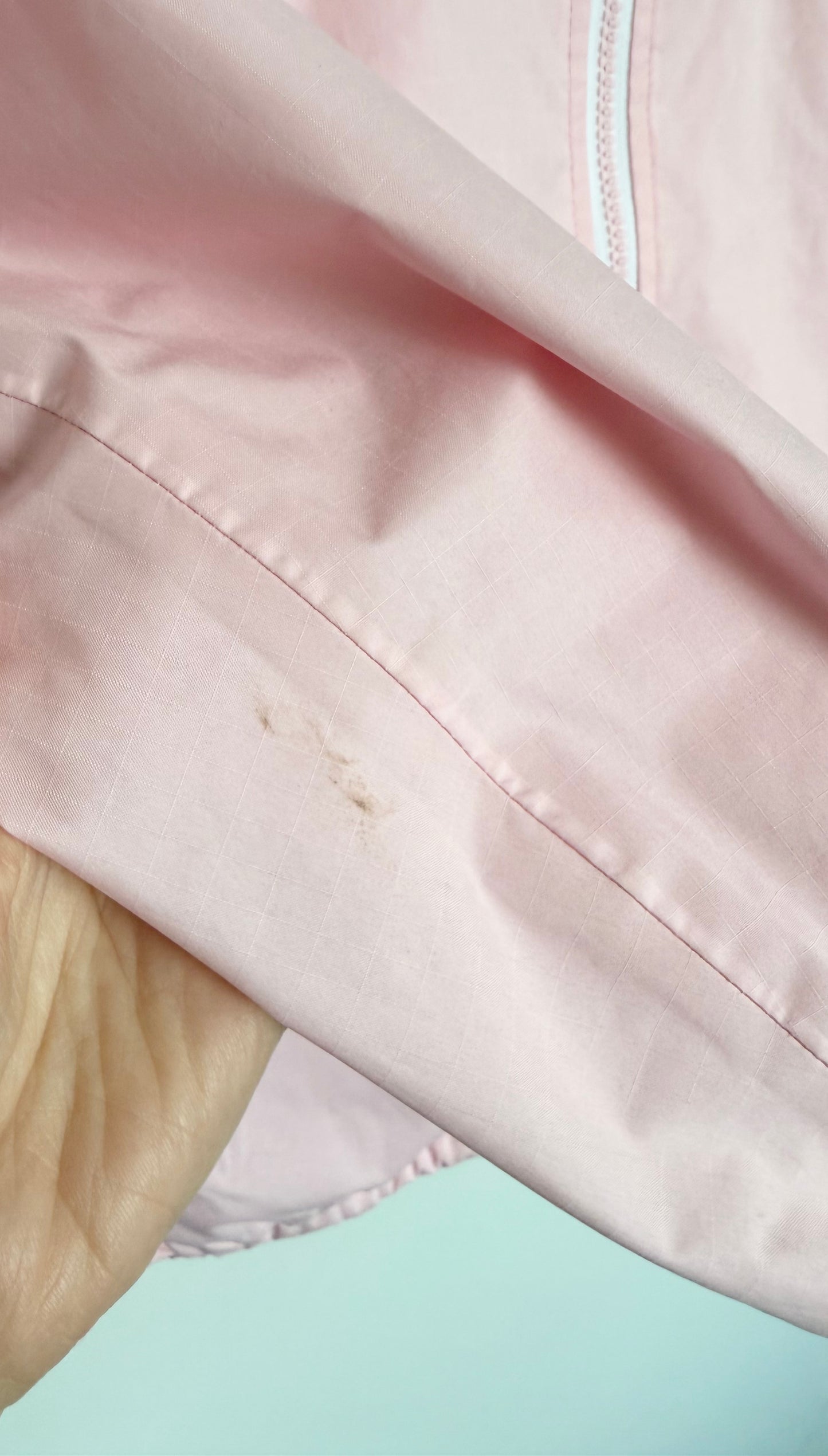 Women’s Helly Hansen Belfast Light Pink Packable Hooded Wind Breaker (Medium)