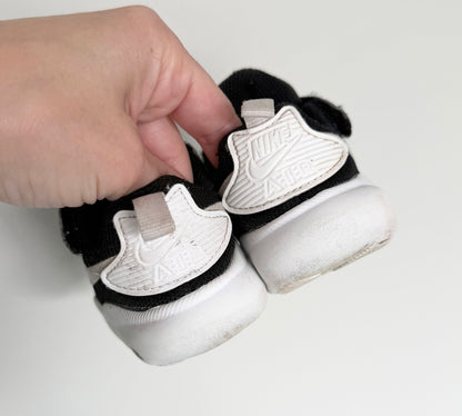 Nike Air Max Oketo Black & White Stretch Lace & Velcro Sneakers (5)