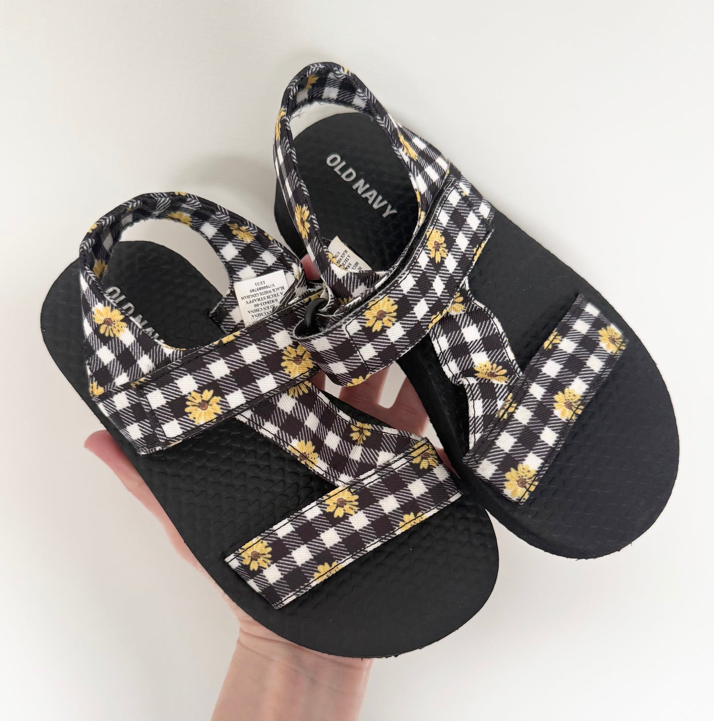Old Navy Black Gingham Sunflower Sandals (12)