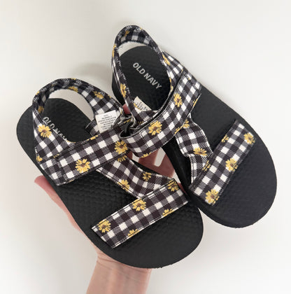 Old Navy Black Gingham Sunflower Sandals (12)