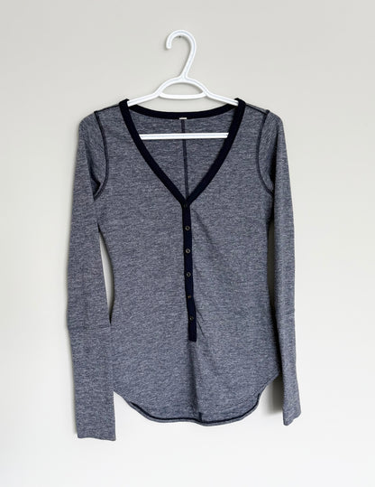 Women’s Lululemon Awesoma Henley in Heathered Inkwell (6)